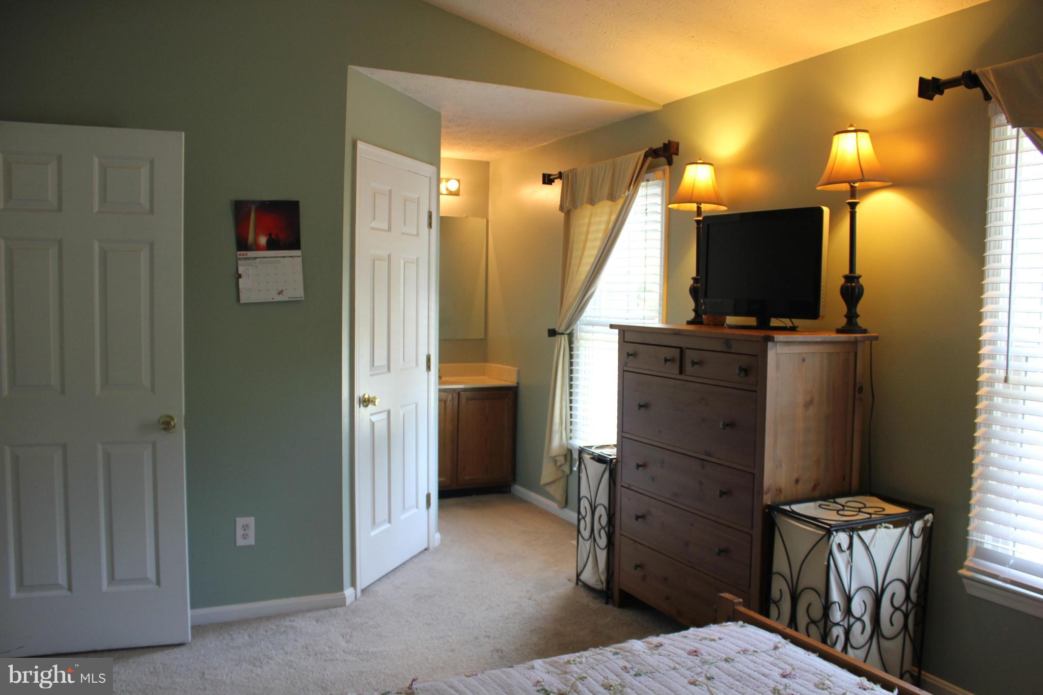 HUNTING QUARTERS - Residential