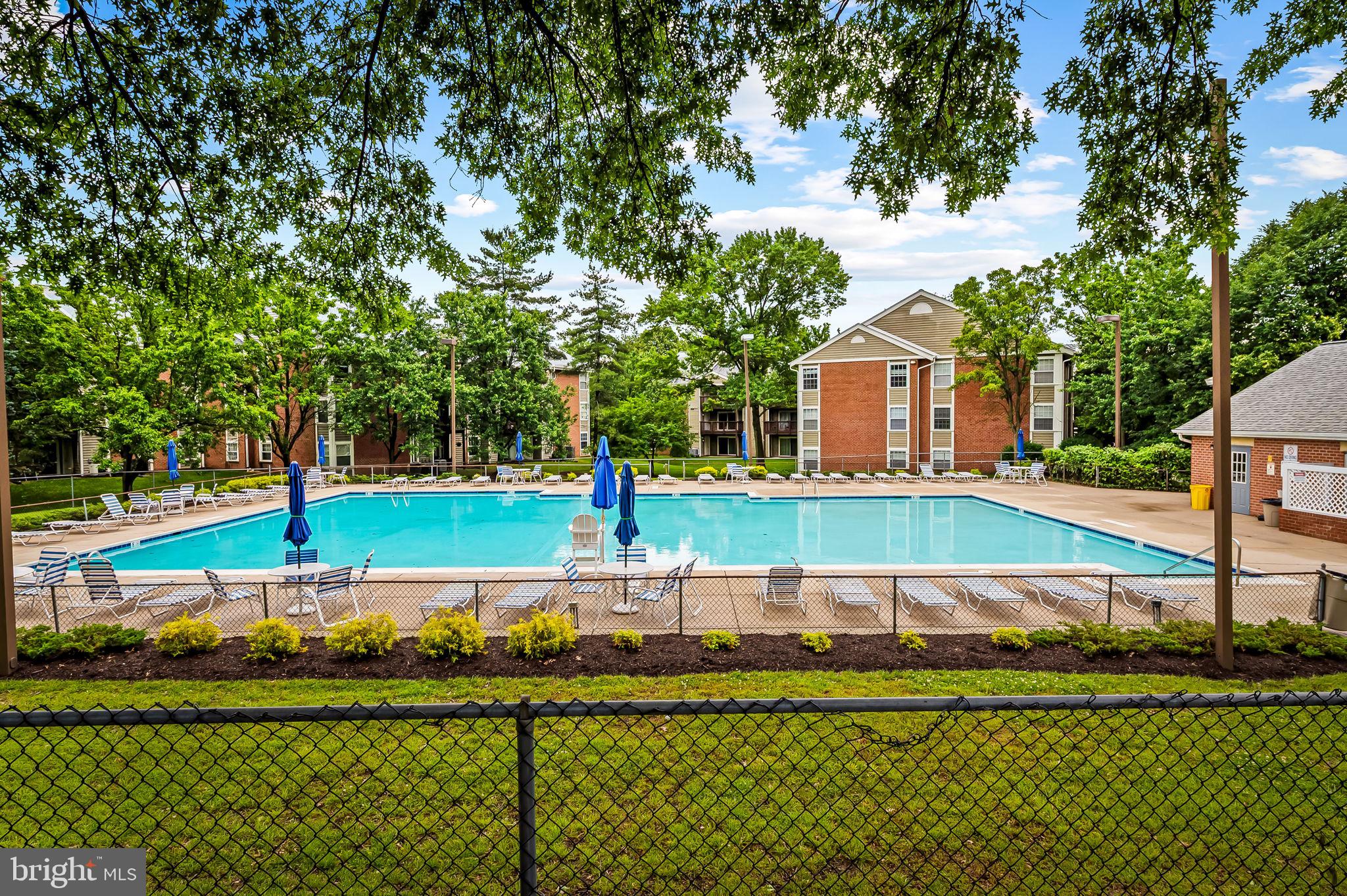CROMWELL FOUNTAIN - Residential