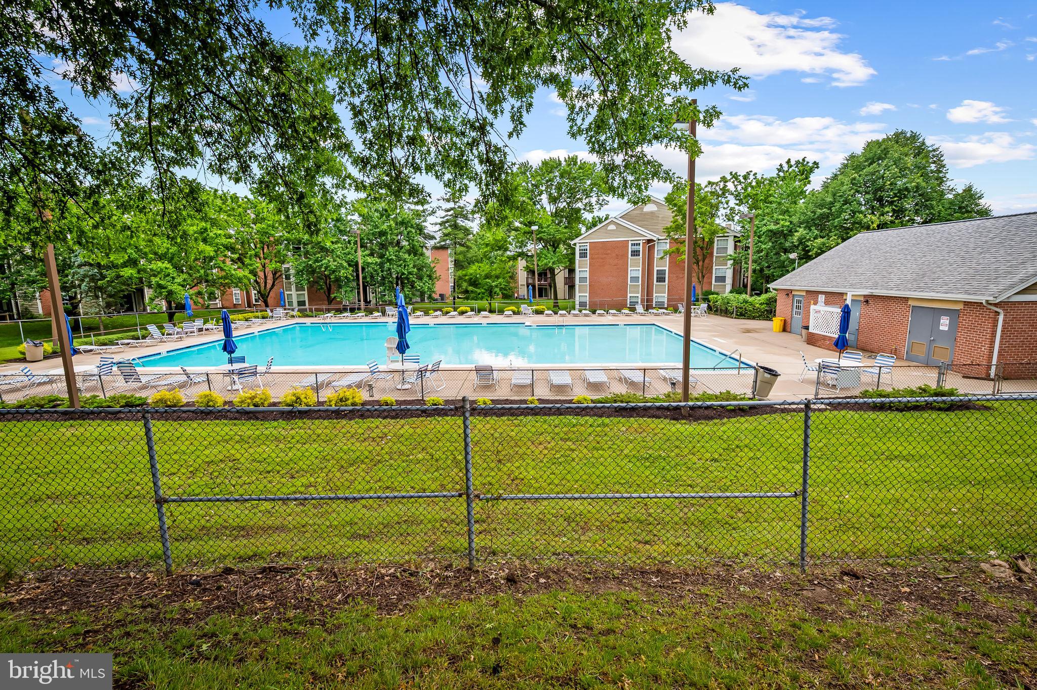CROMWELL FOUNTAIN - Residential