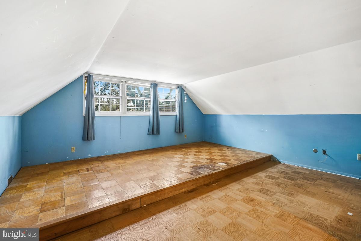 MEADOWBROOK - Residential