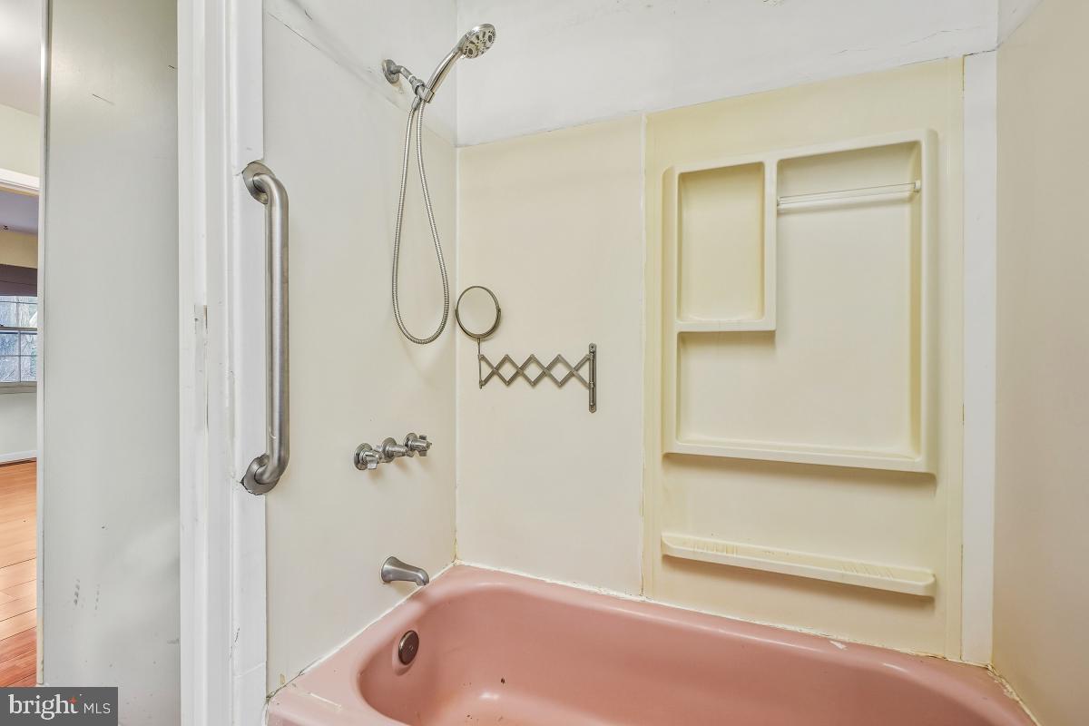 MEADOWBROOK - Residential