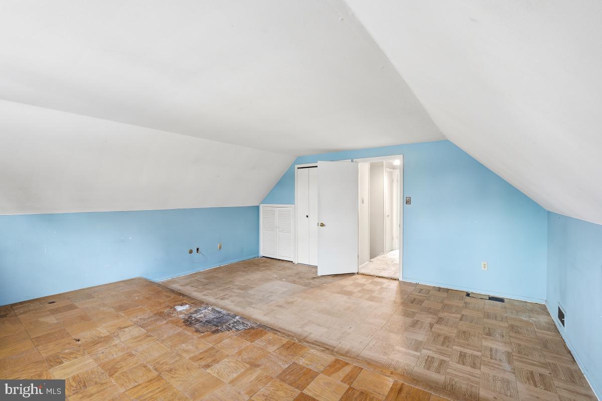 MEADOWBROOK - Residential