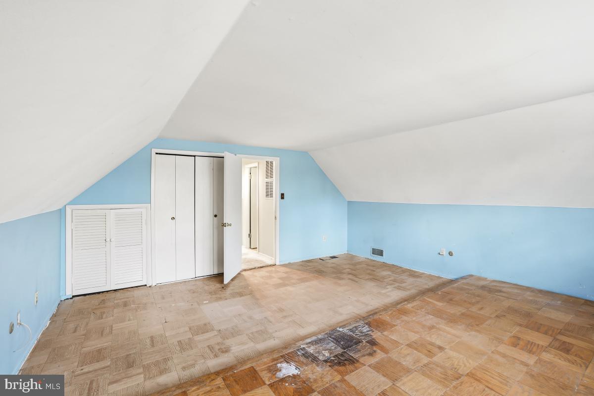 MEADOWBROOK - Residential