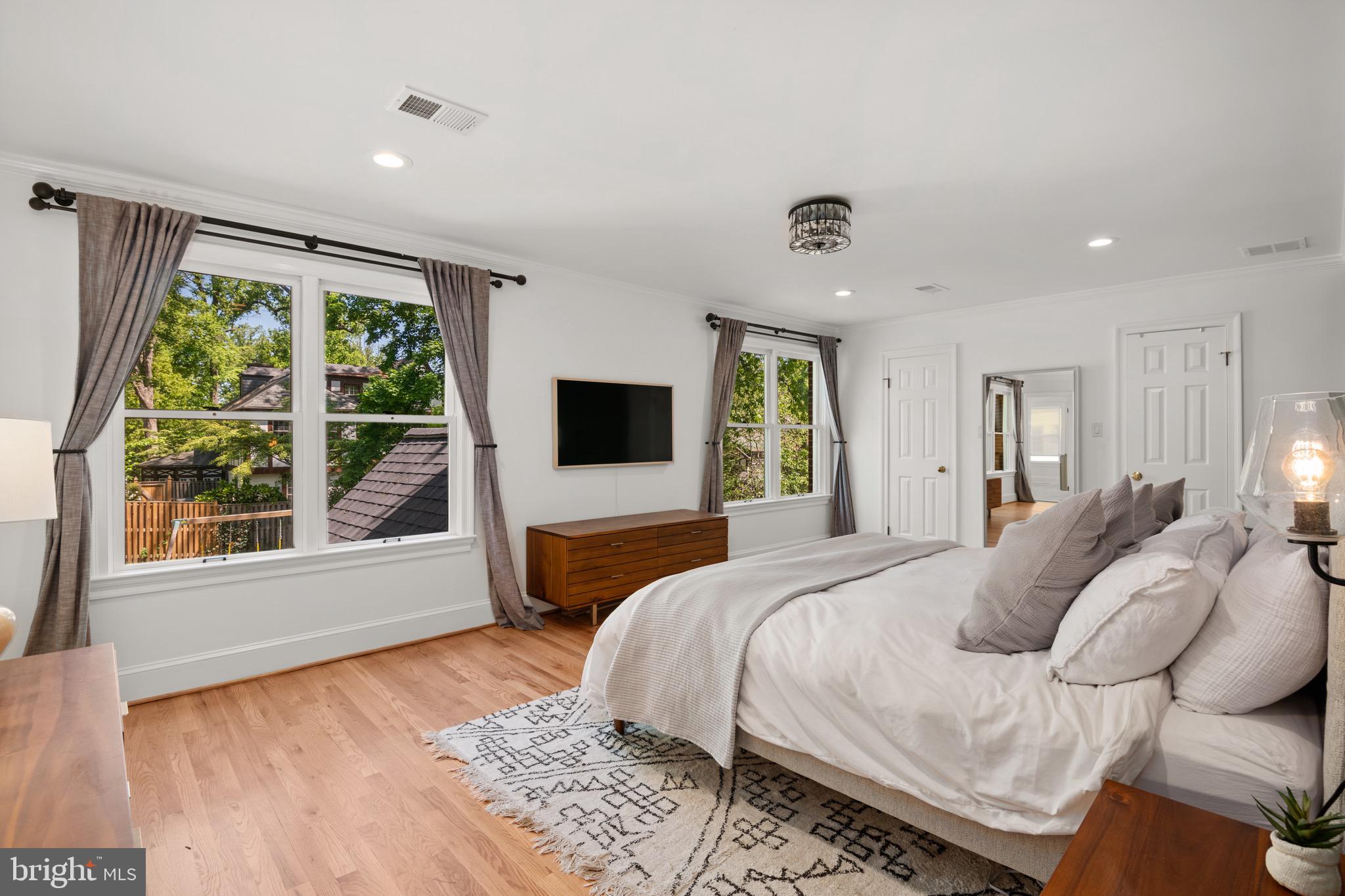 FOREST HILLS - Residential