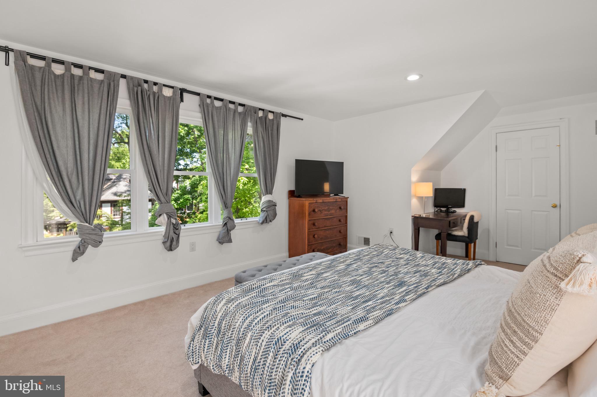 FOREST HILLS - Residential