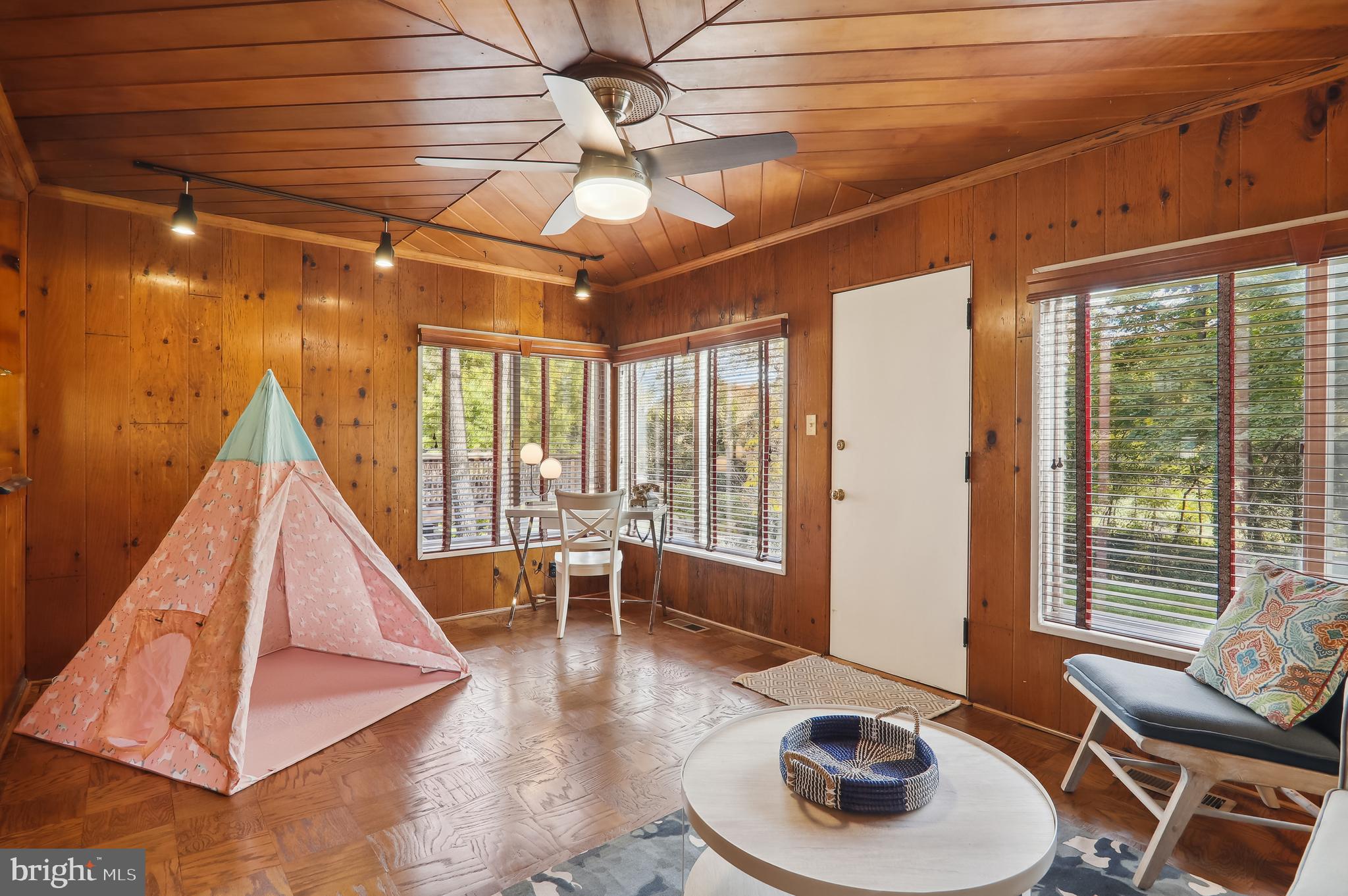 GLENVIEW - Residential