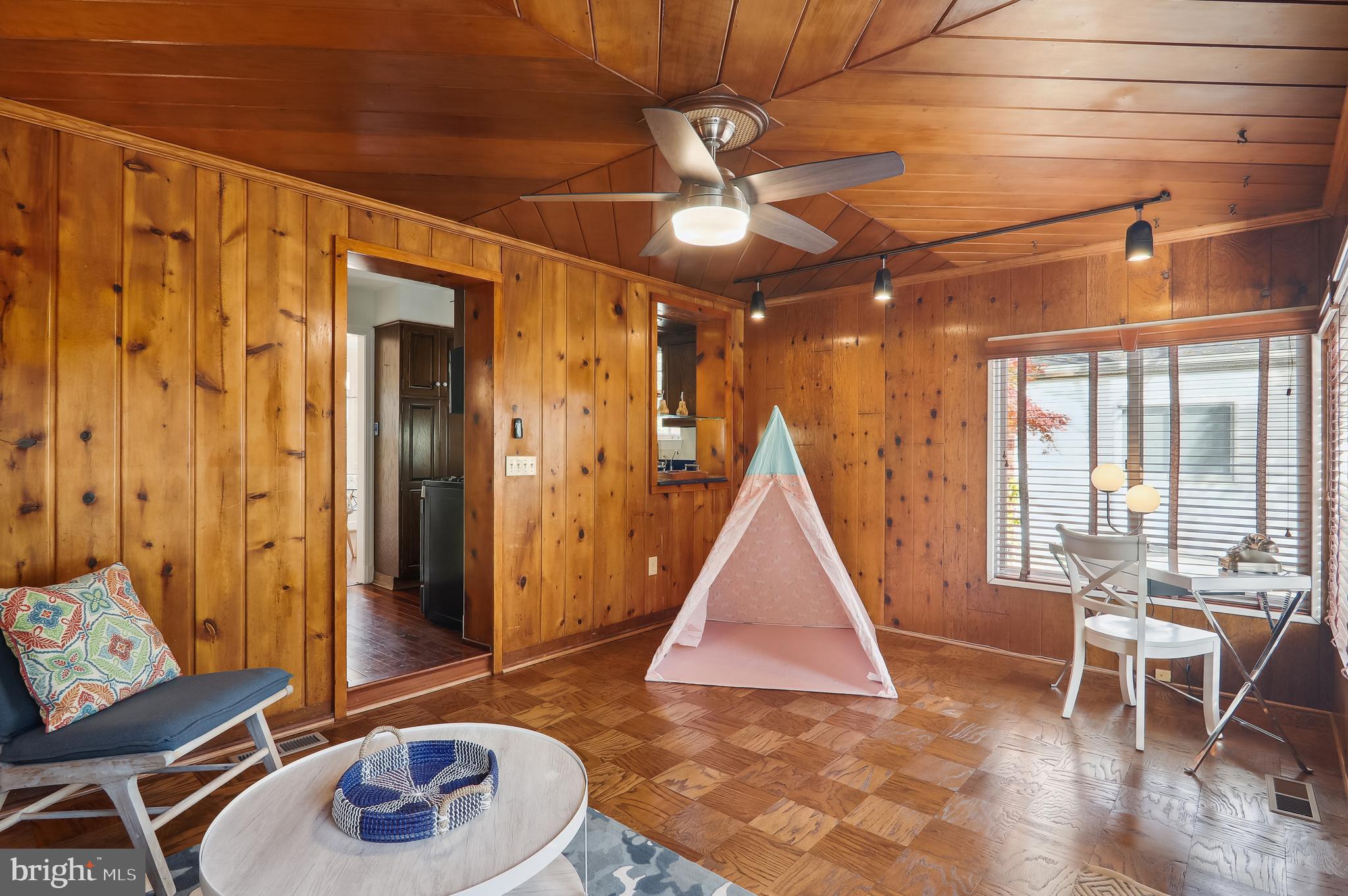 GLENVIEW - Residential