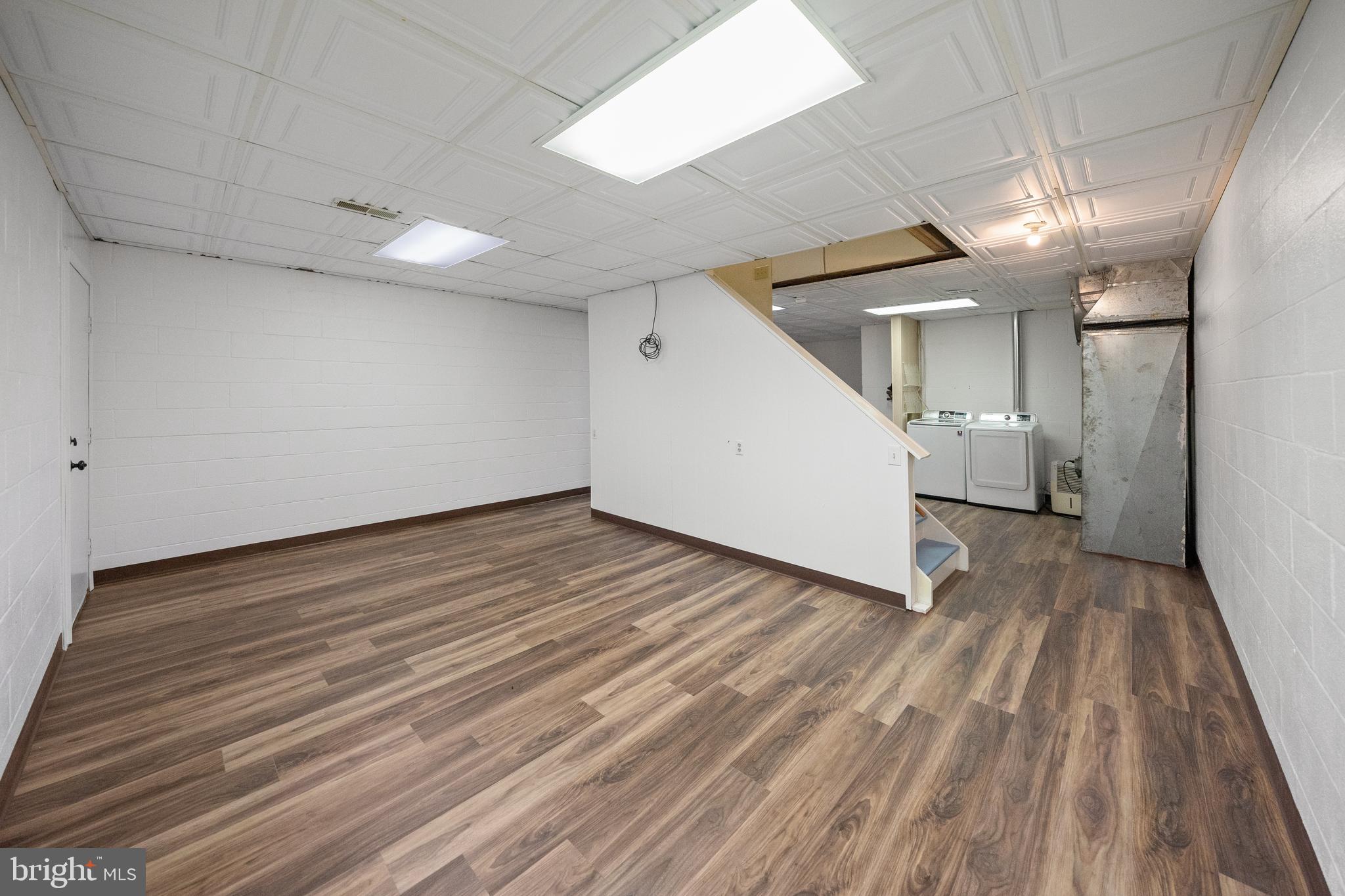 LONGFIELDS VILLAGE - Residential