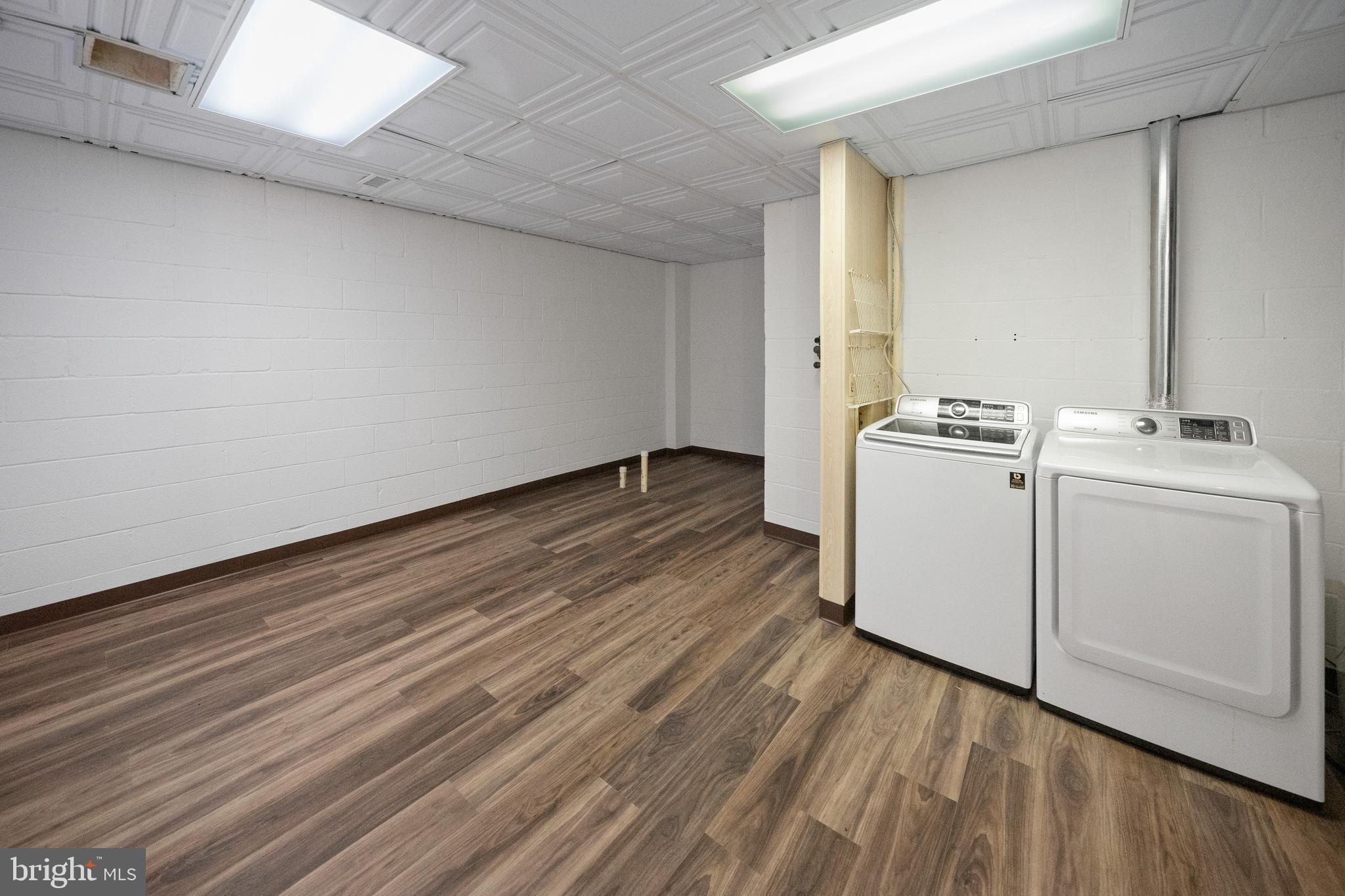 LONGFIELDS VILLAGE - Residential