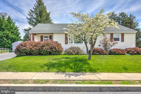 Photo of 6147 Carpenter Street, EAST PETERSBURG, PA 17520 (MLS # PALA2069124)