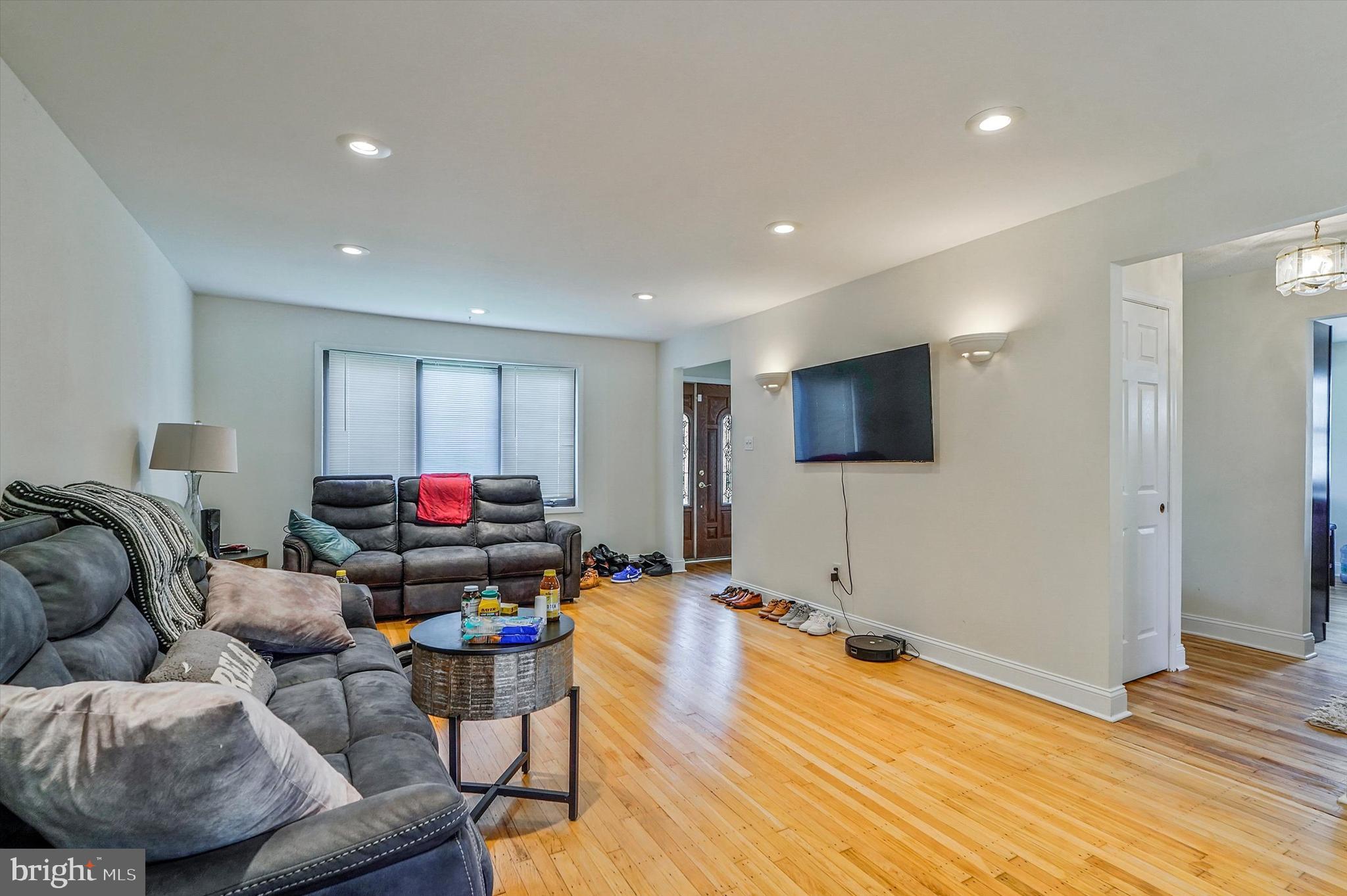 212 E LAFAYETTE AVENUE