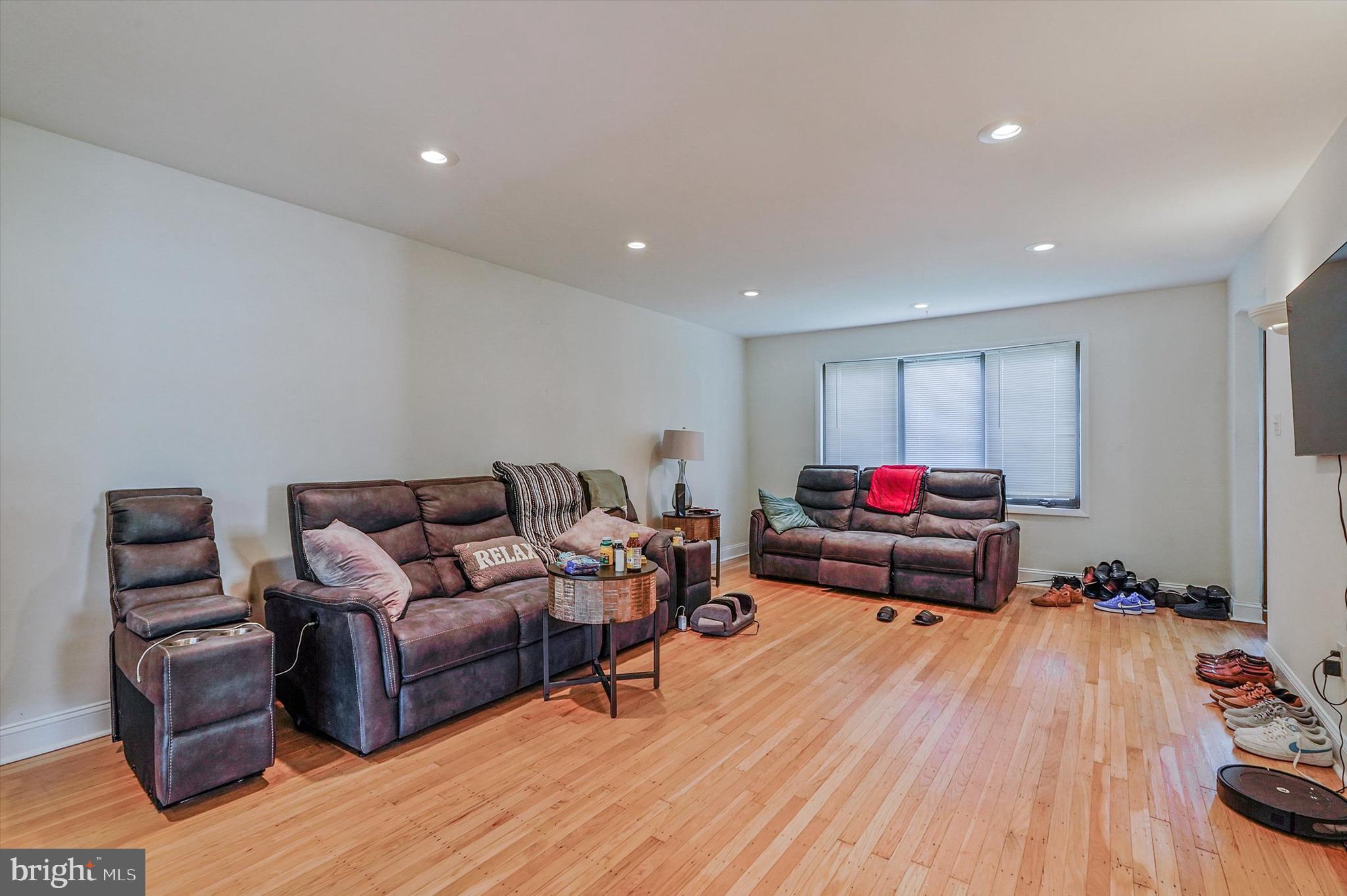 212 E LAFAYETTE AVENUE