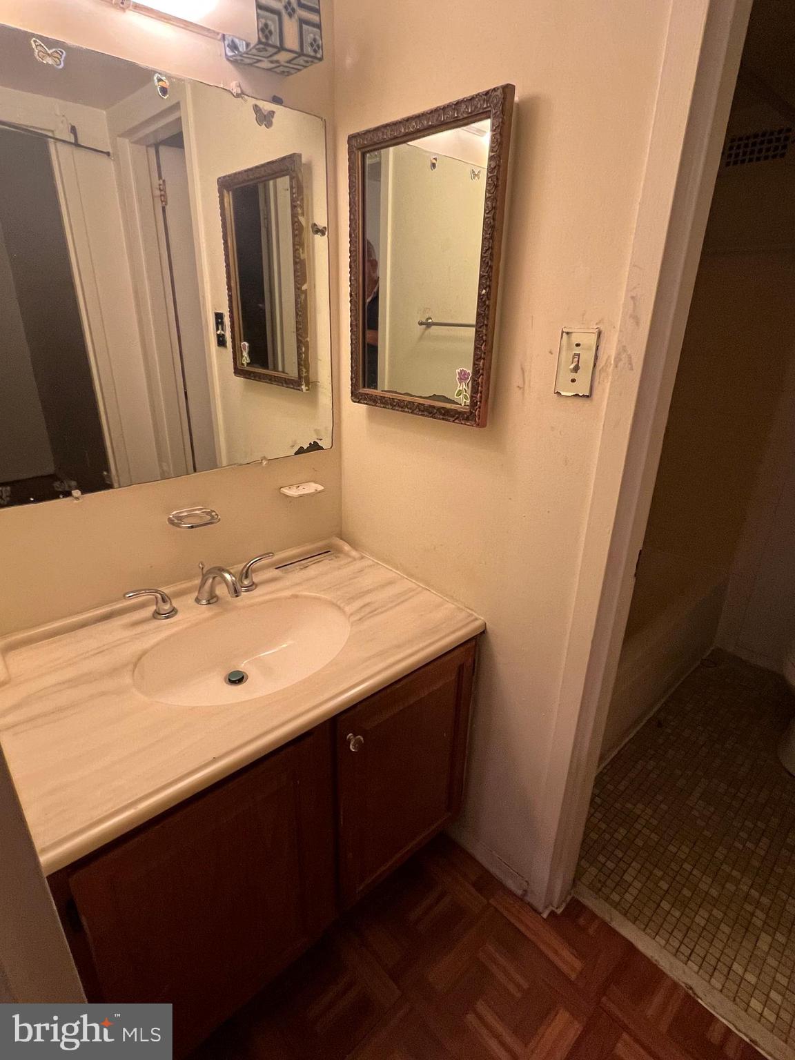 PRESIDENTIAL TOWERS - Residential