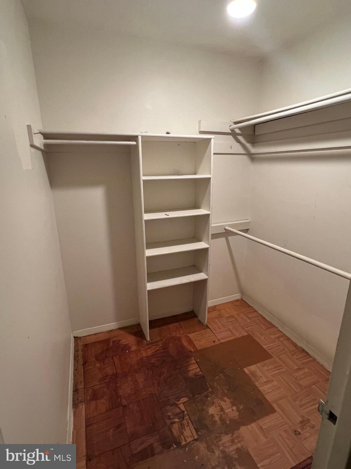 PRESIDENTIAL TOWERS - Residential