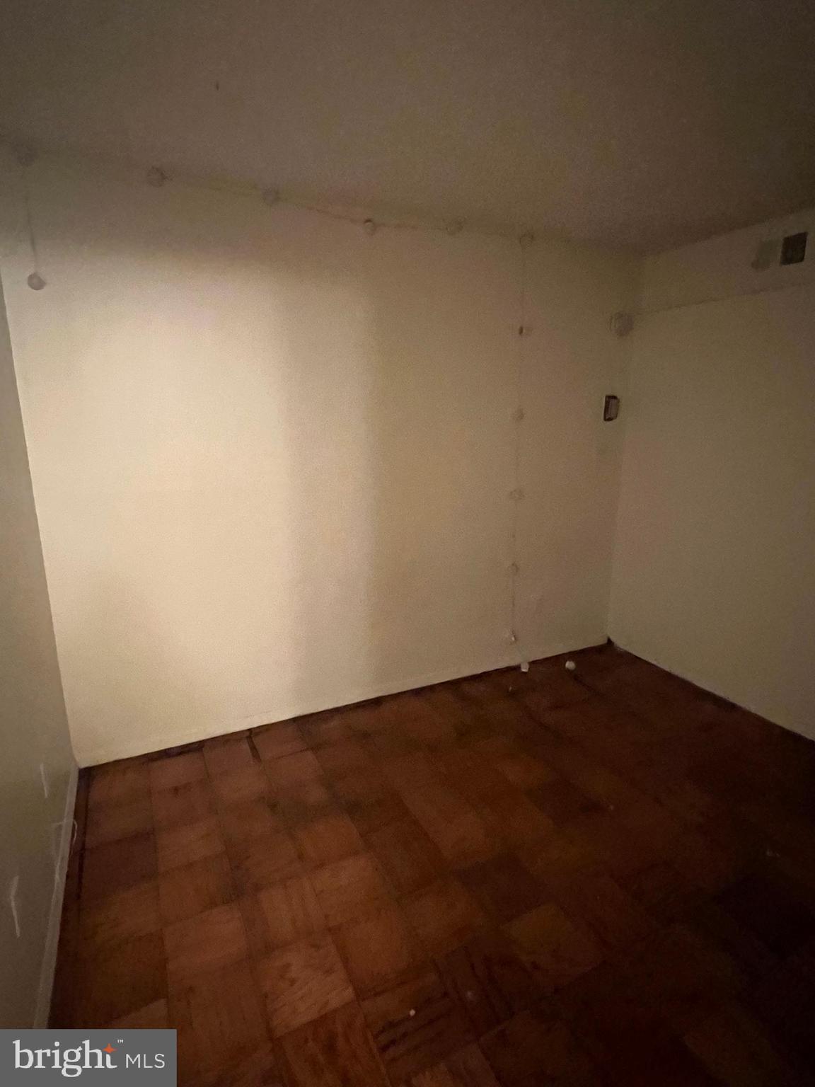 PRESIDENTIAL TOWERS - Residential