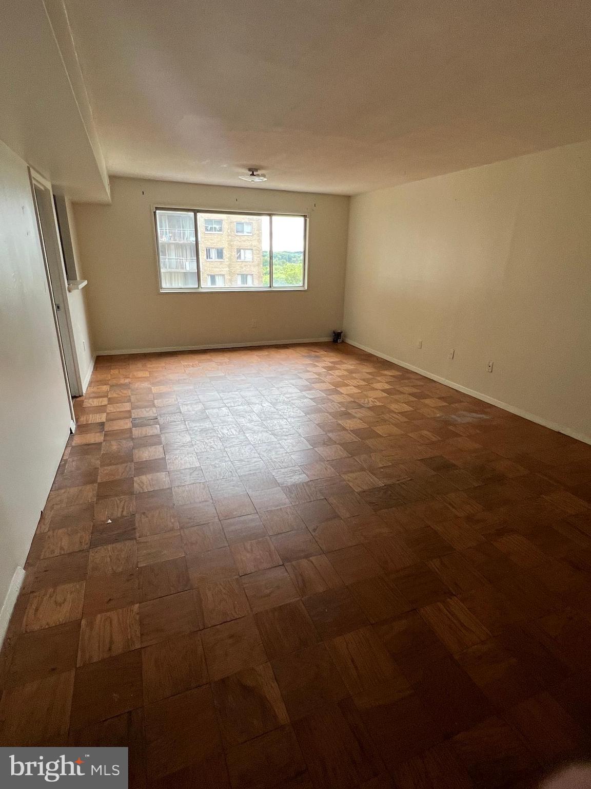 PRESIDENTIAL TOWERS - Residential