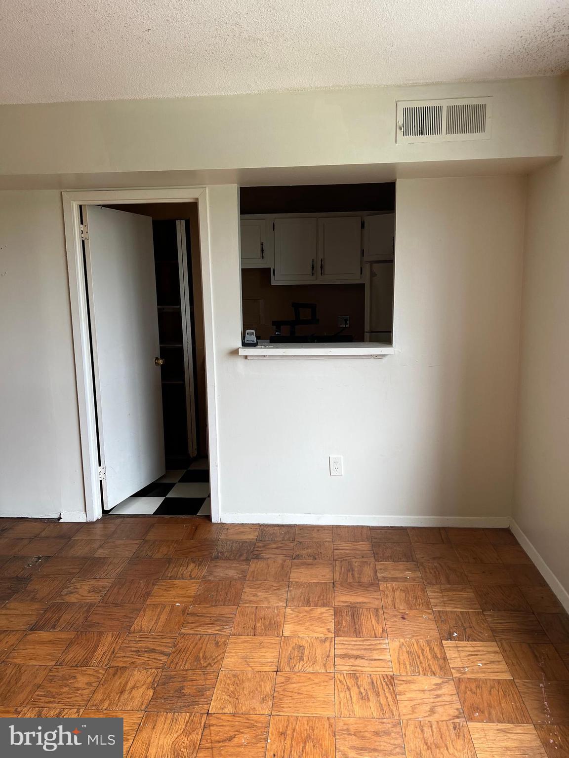 PRESIDENTIAL TOWERS - Residential