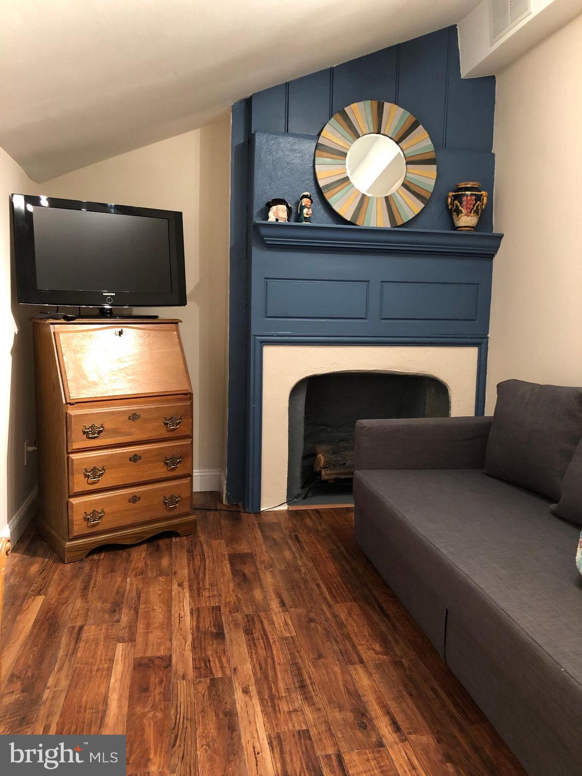 QUEEN VILLAGE - Residential Lease