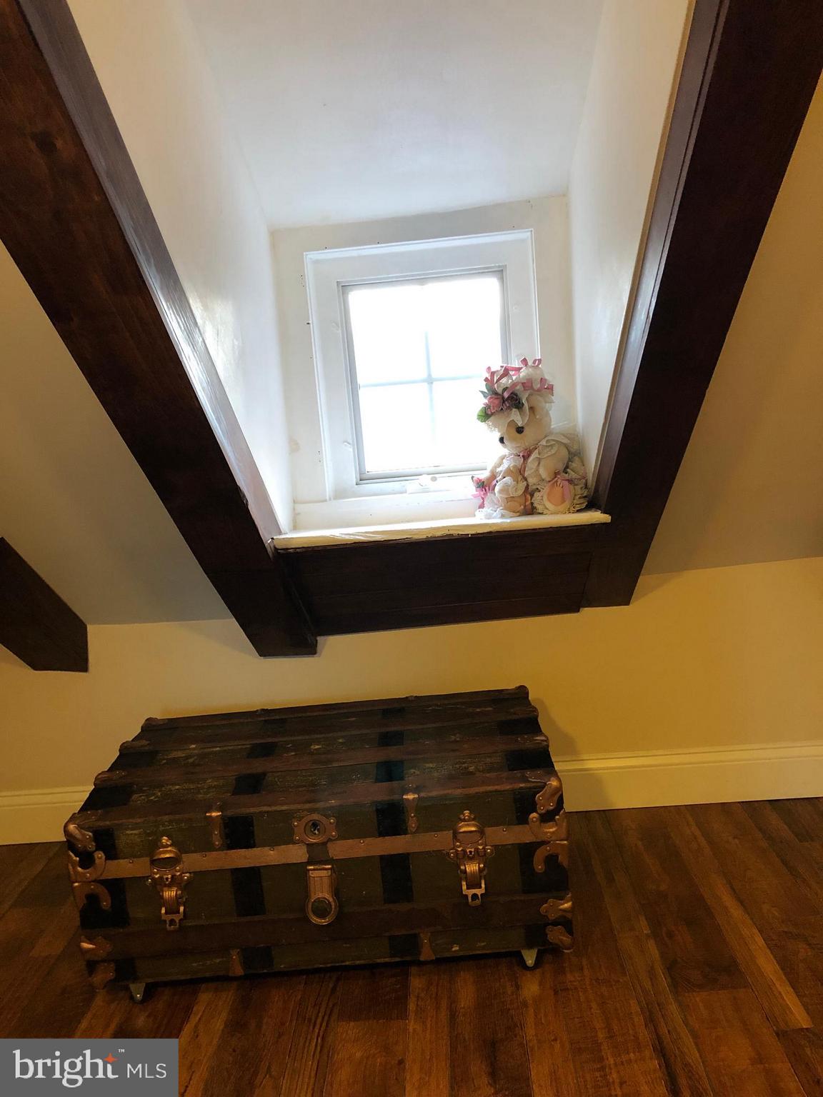 QUEEN VILLAGE - Residential Lease