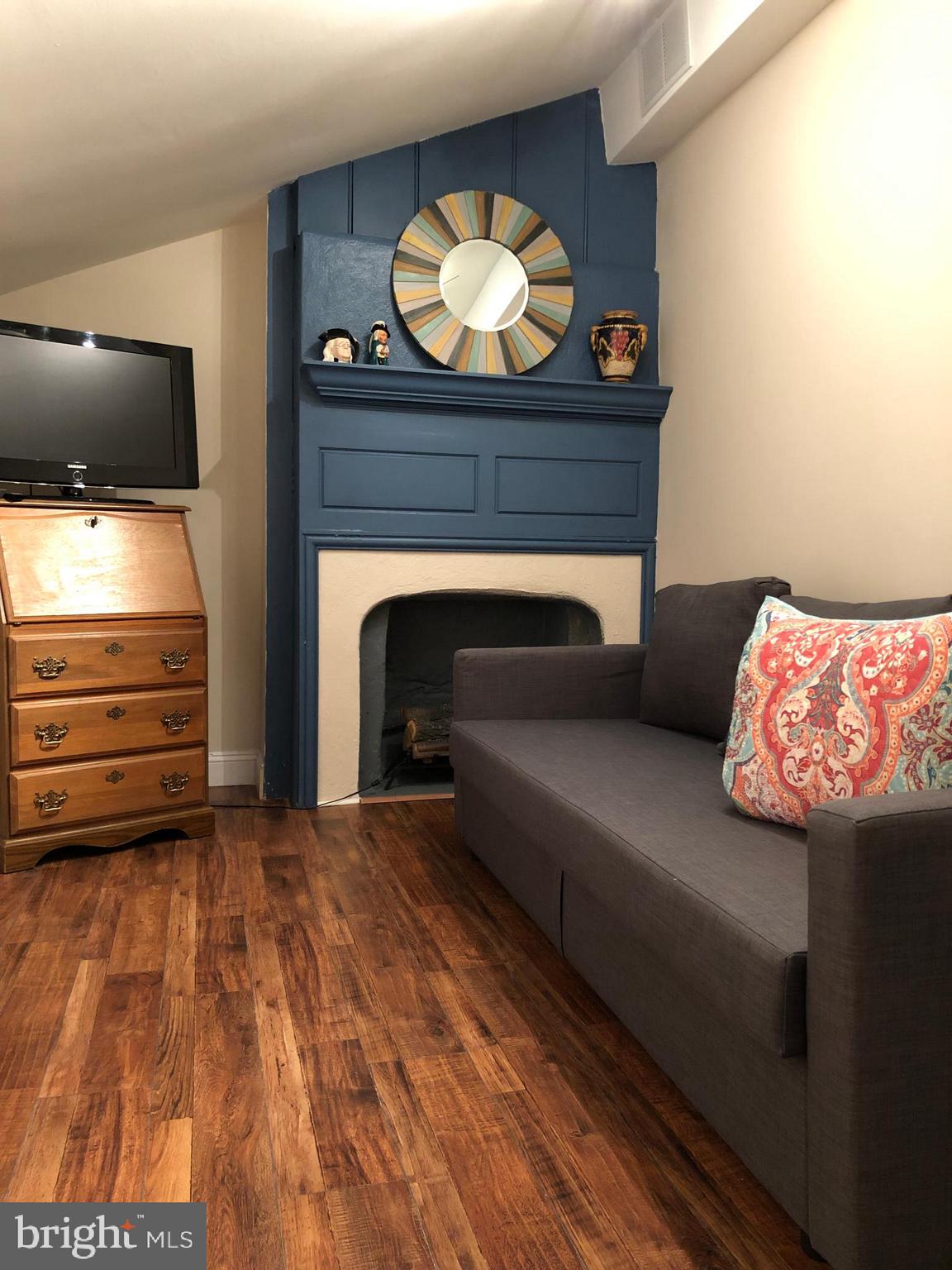 QUEEN VILLAGE - Residential Lease