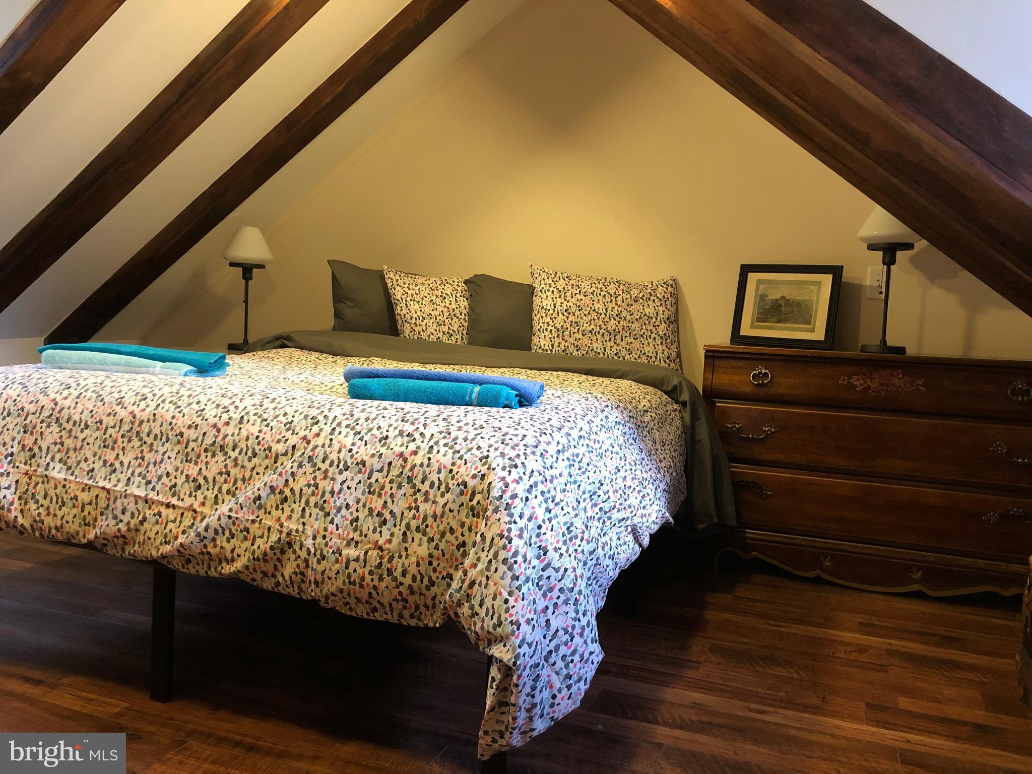 QUEEN VILLAGE - Residential Lease