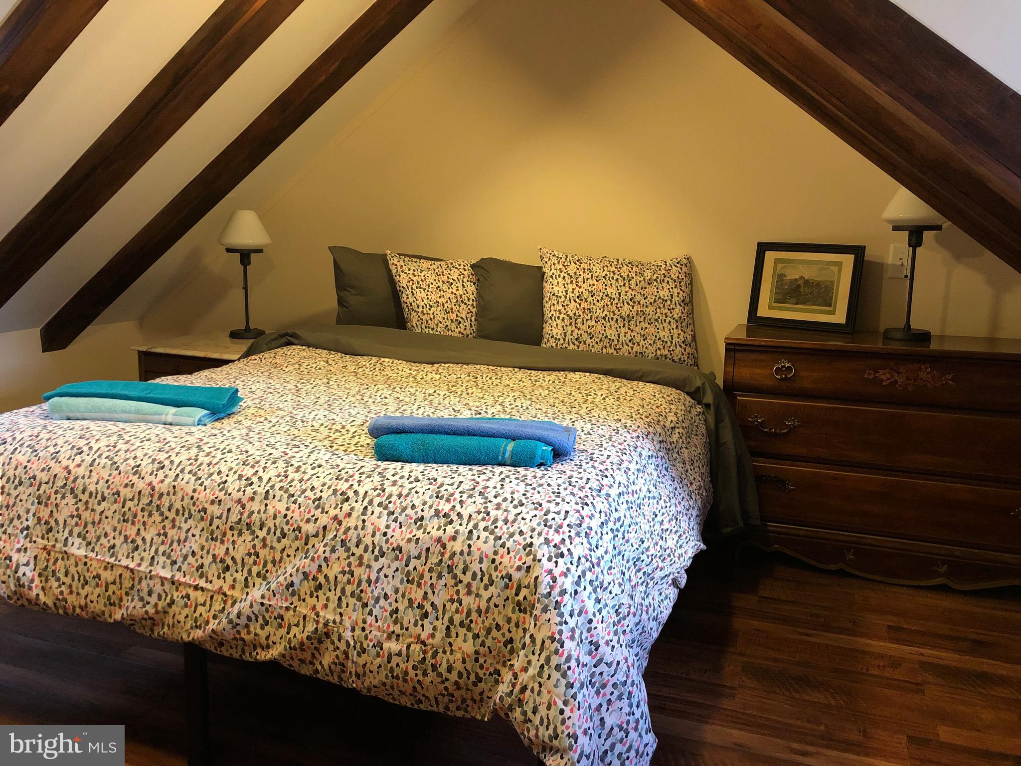 QUEEN VILLAGE - Residential Lease