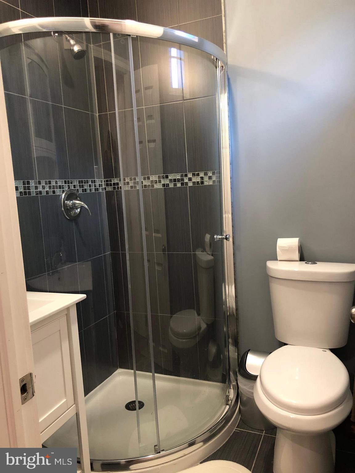 QUEEN VILLAGE - Residential Lease