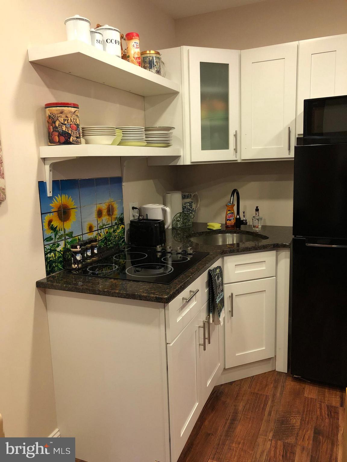 QUEEN VILLAGE - Residential Lease