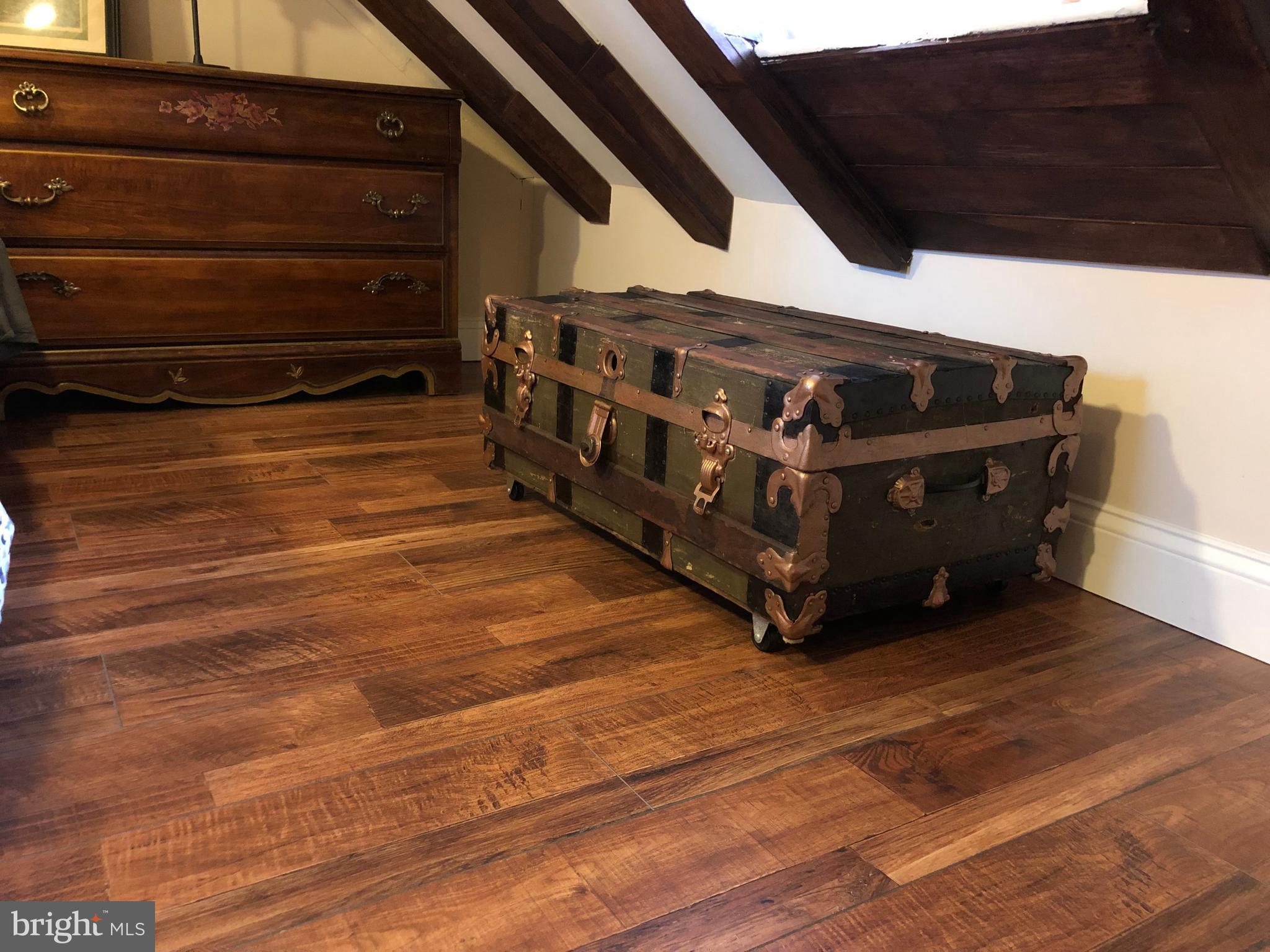 QUEEN VILLAGE - Residential Lease