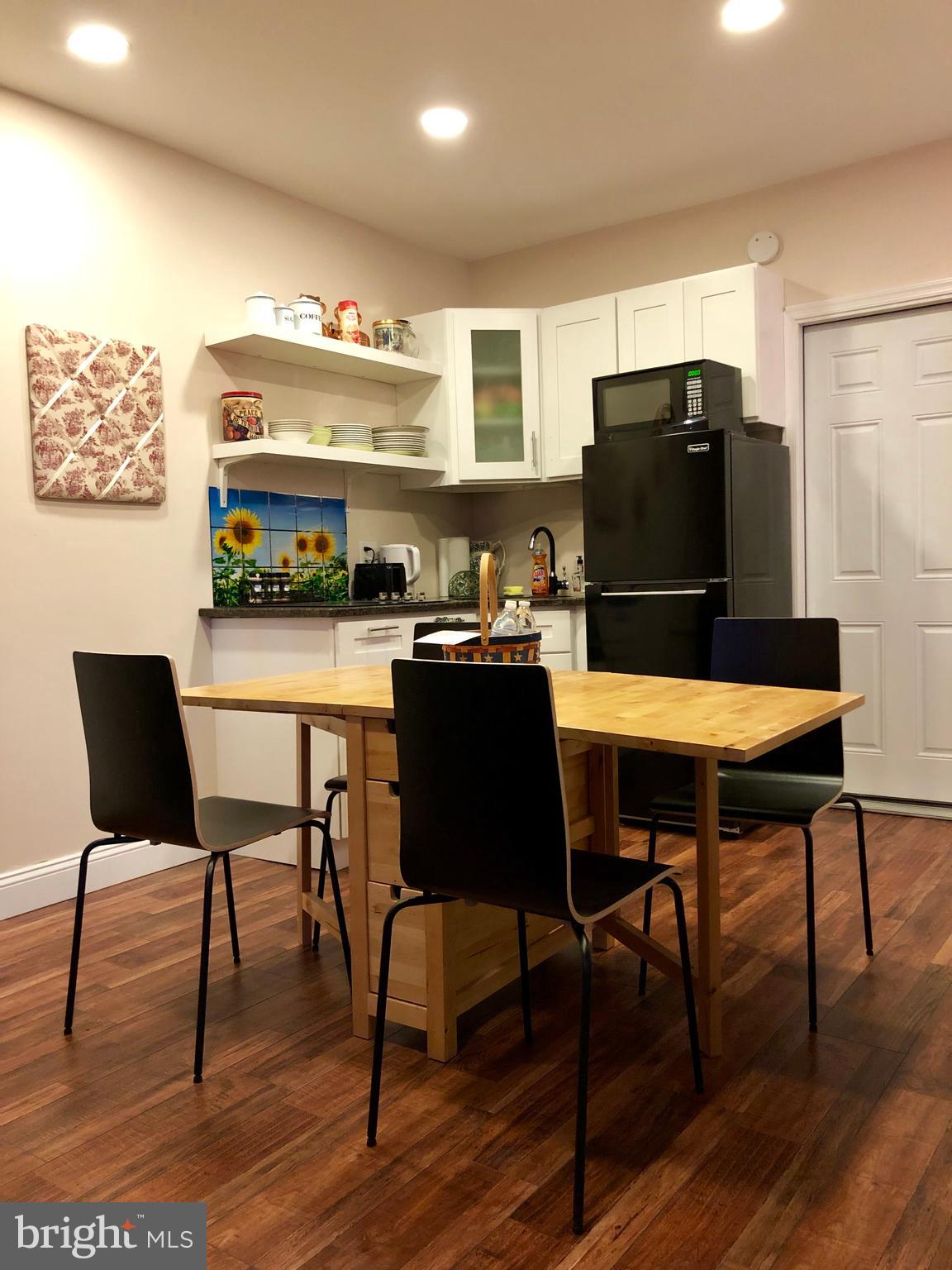 QUEEN VILLAGE - Residential Lease