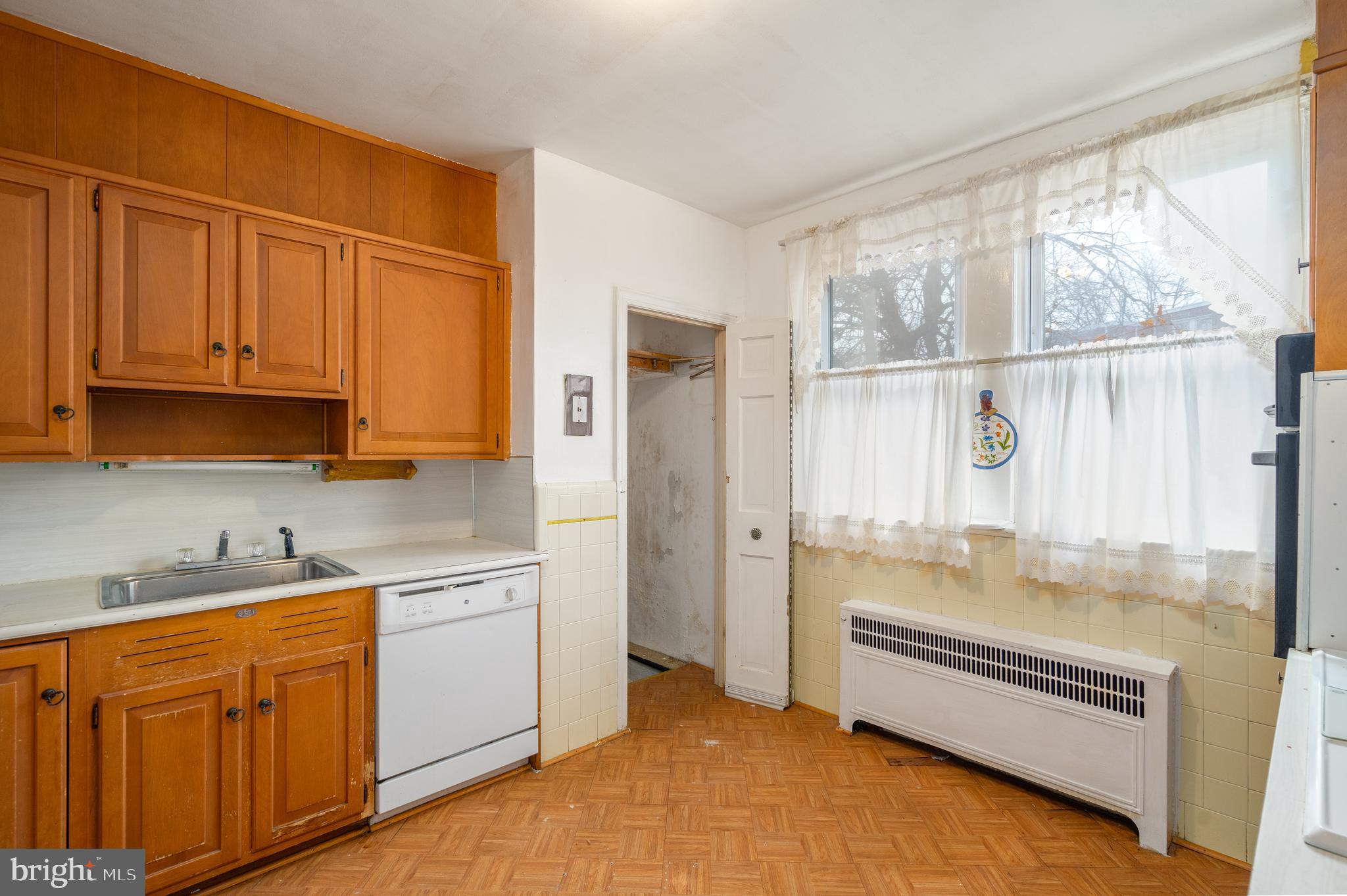 WEST OAK LANE - Residential