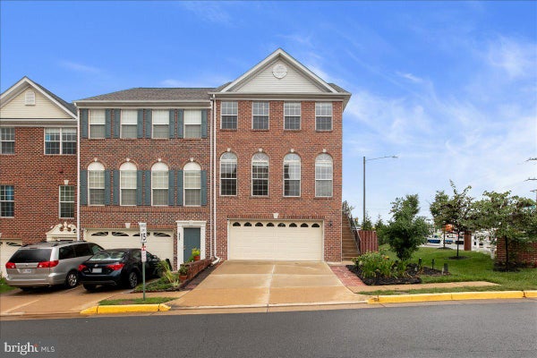 6350 REGAL OAK DR, SPRINGFIELD, VA 22152 - Image f1e833e62d694e7f8a45a0efb4209cb9/478929342
