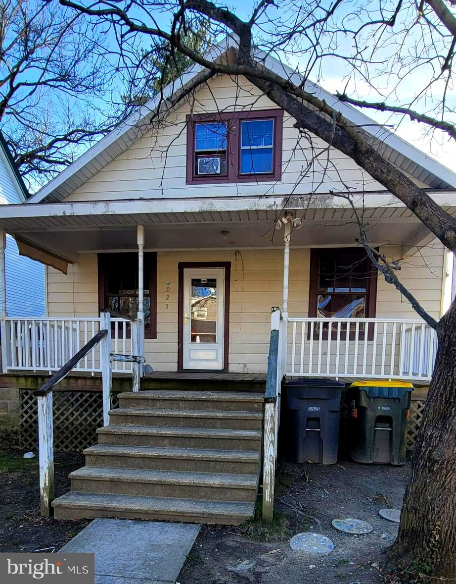 Great investor or handyman opportunity. Charming 3 bed, 1 bath with high ceilings, lg walkout basement, lots of storage space and plenty of potential. Some upgrades already in place. Oversized garage that is perfect for toys or someone that needs the space to work on projects. Garage has a large loft and electric, so you can hit the ground running. Home is conveniently located close to water, restaurants, schools and parks. If you have been looking for a property you can put your individual stamp on, this is it.
