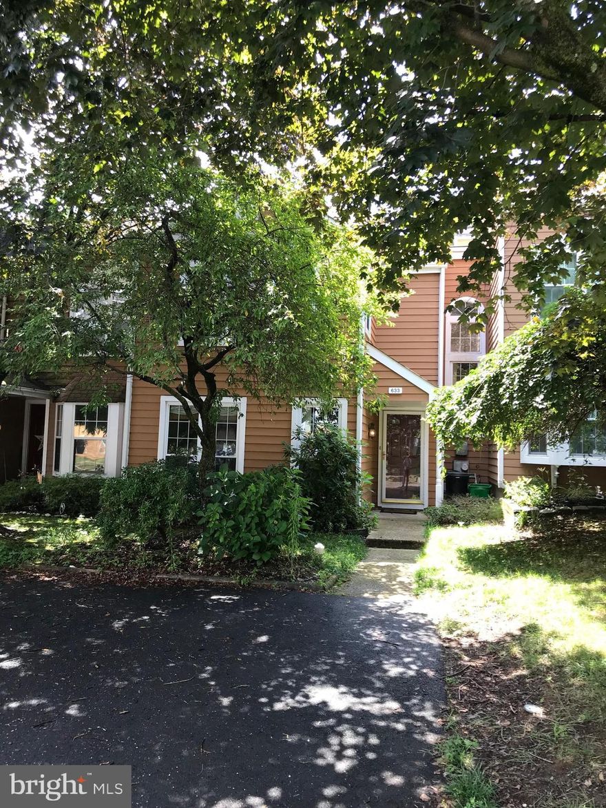 (2)story Colonial style Townhome. *WINDERMERE, (The Ridings of Newtown). (2) bedroom/1 1/2bath, Kitchen (galley)w. Breakfast Bar & Nook (Bay Window). Dining Area adjoining open Living Room w. vaulted ceiling and Fireplace. HW flooring (1st level), w/w Carpet (2nd level/Bedrooms), full Bath (2nd level)/Powder Room (1st level).  Raised Paneled doors, stain glass hardware/lighting, stainless appliances, w/d separate (1st floor area), Patio and fenced rear yard, (2) car parking immediately to front of property plus open lot parking, Community pool/Club House/ Tennis & Play areas. Rent incs. CAM/Pool/Rec areas/trash/snow removal (common areas). Close to all major transportation routes and the sidewalks of Newtown Boro (shops & restaurants).     Applicants musts complete an tenant application, proof of employment and source of funds, credit/criminal and background checks