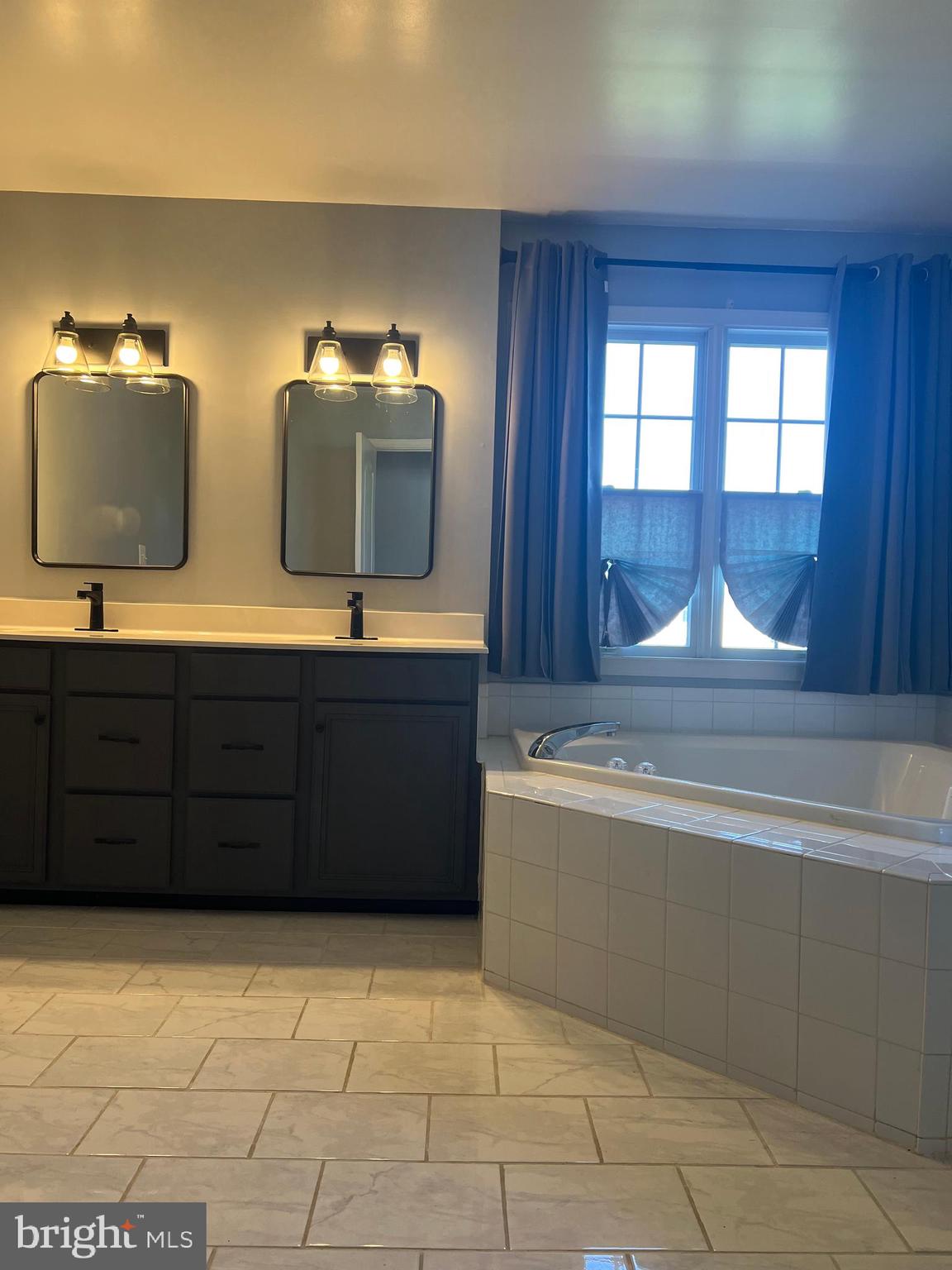 LOUDOUN VALLEY ESTATES - Residential Lease