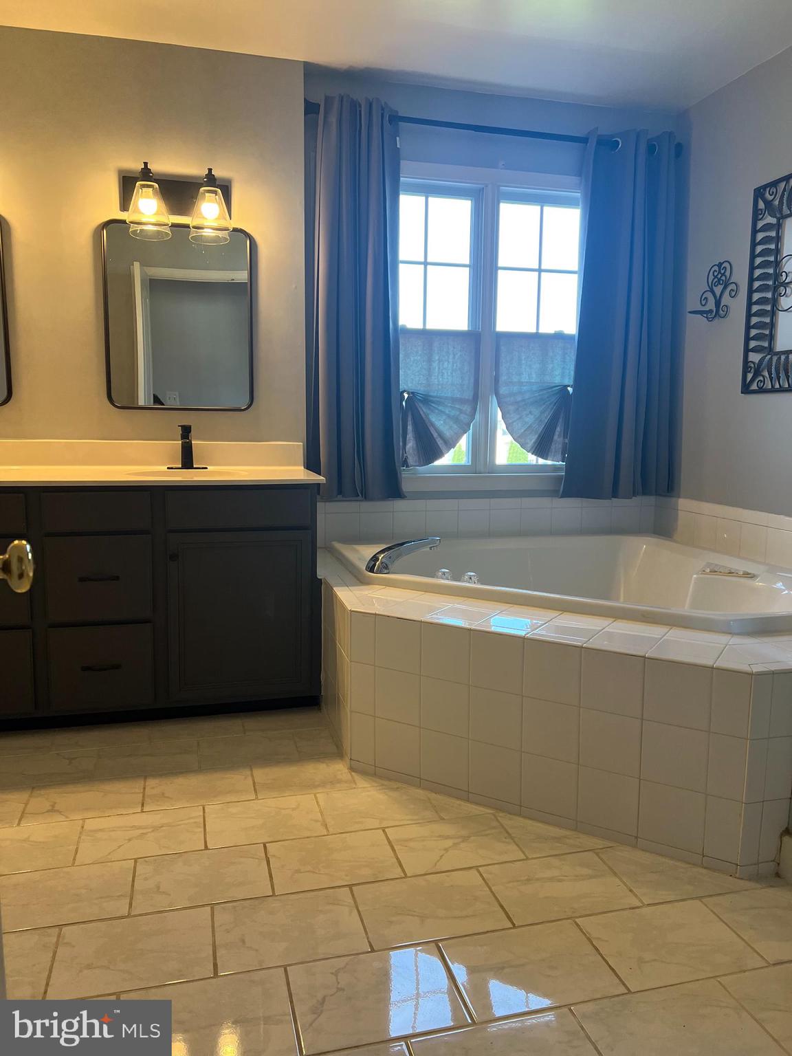 LOUDOUN VALLEY ESTATES - Residential Lease