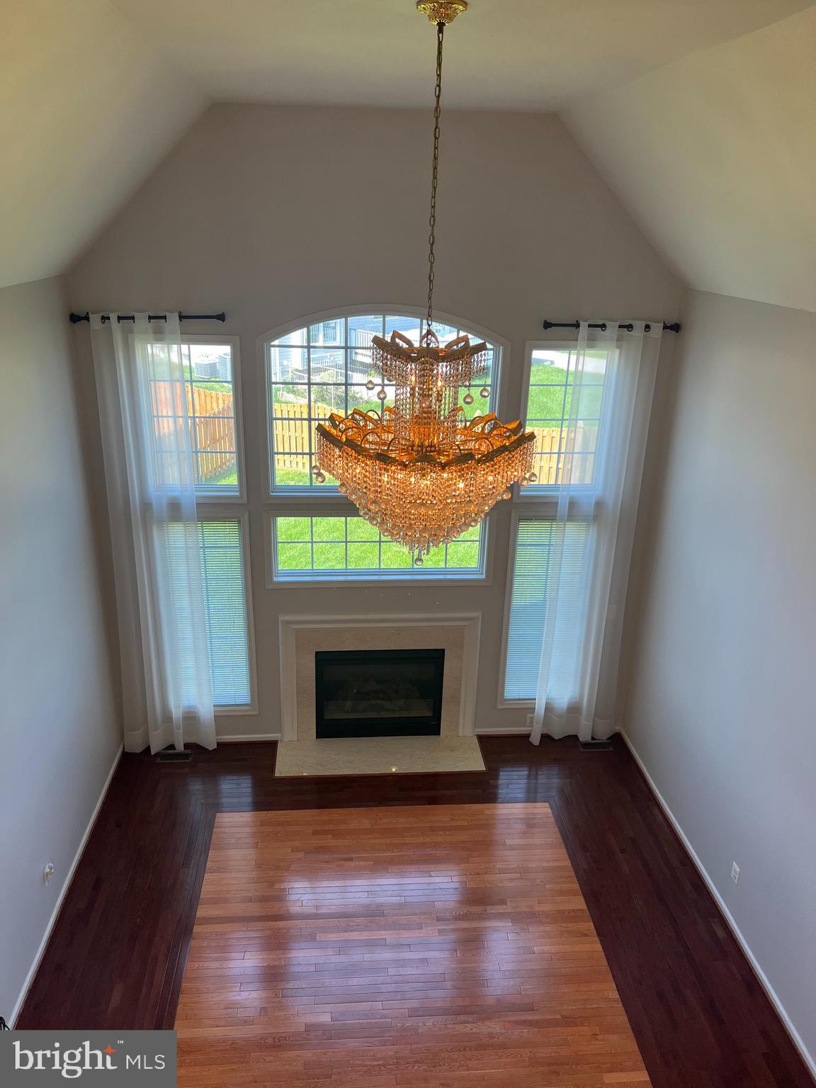 LOUDOUN VALLEY ESTATES - Residential Lease