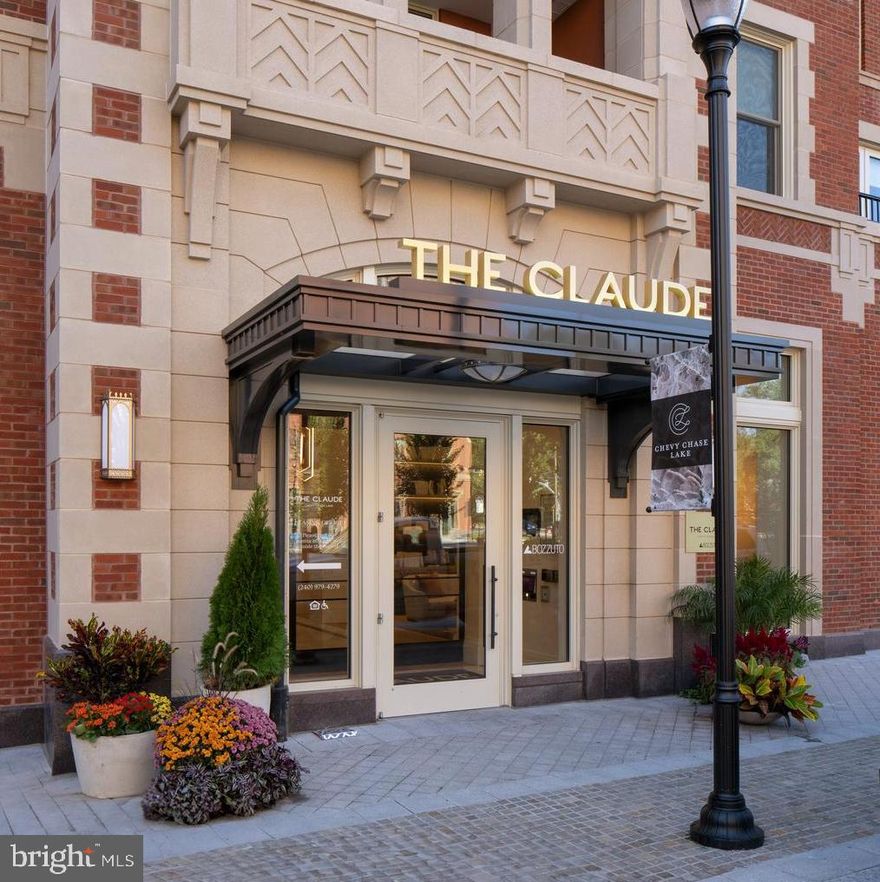 An exceptional life from any perspective.
Elegance or expression. A tranquil retreat or an artful exuberance. When choosing between apartments at  The Claude, living beautifully is in the eye of the beholder.
The Claude, you will discover a modern simplicity both romantic and inspiring, inviting a private, stylish way of life.  Enjoy a sense of luxurious timelessness, delighting in moments of classic elegance while relishing rich apartment interiors and restorative amenity spaces.

Prices and availability are subject to change daily.
Parking fee $195.00 for first vehicle, $250.00 for second vehicle/month
Section 8 welcome