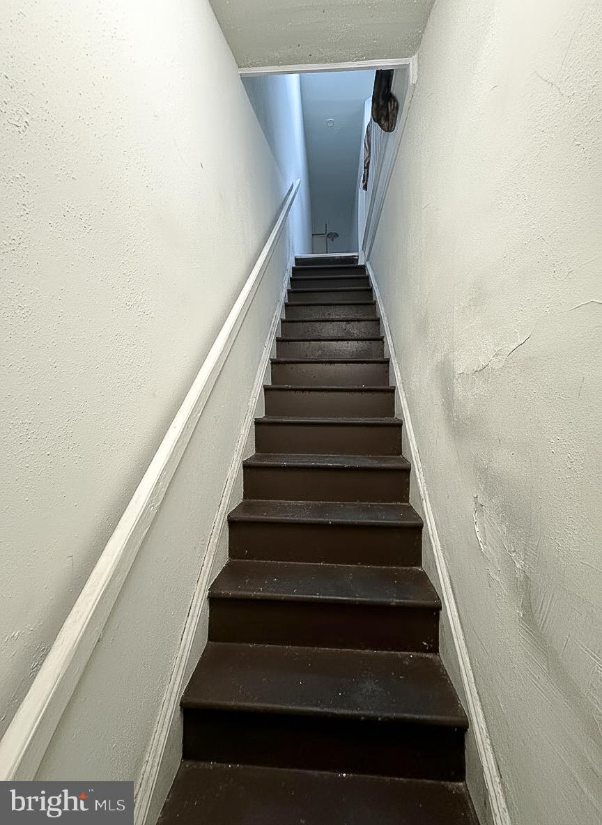 6906 WOODLAND AVENUE