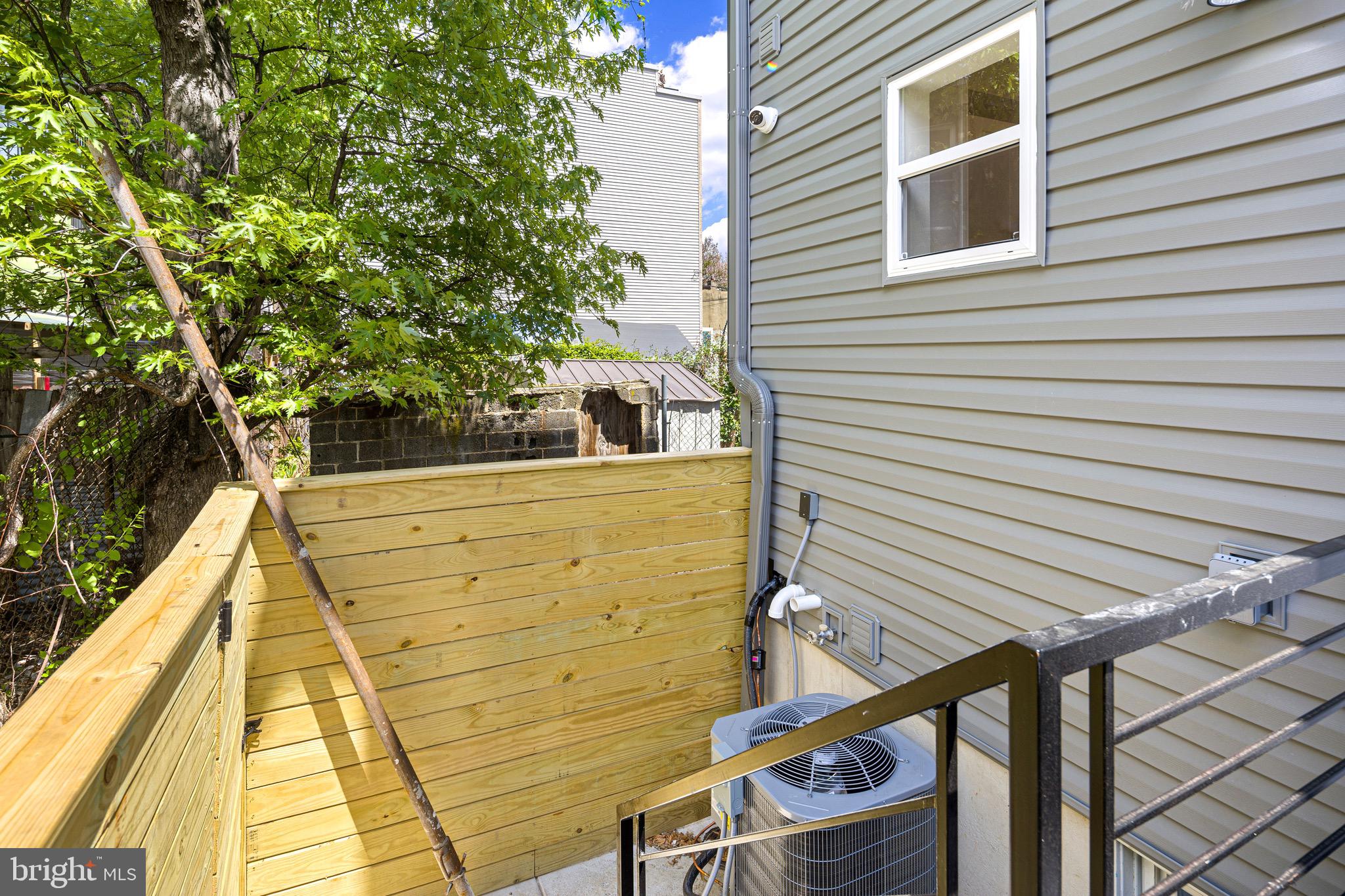 WEST KENSINGTON - Residential
