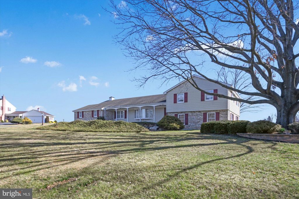 Photo of 114 CRESTVIEW AVE, NEW HOLLAND, PA 17557 (MLS # PALA2032494)