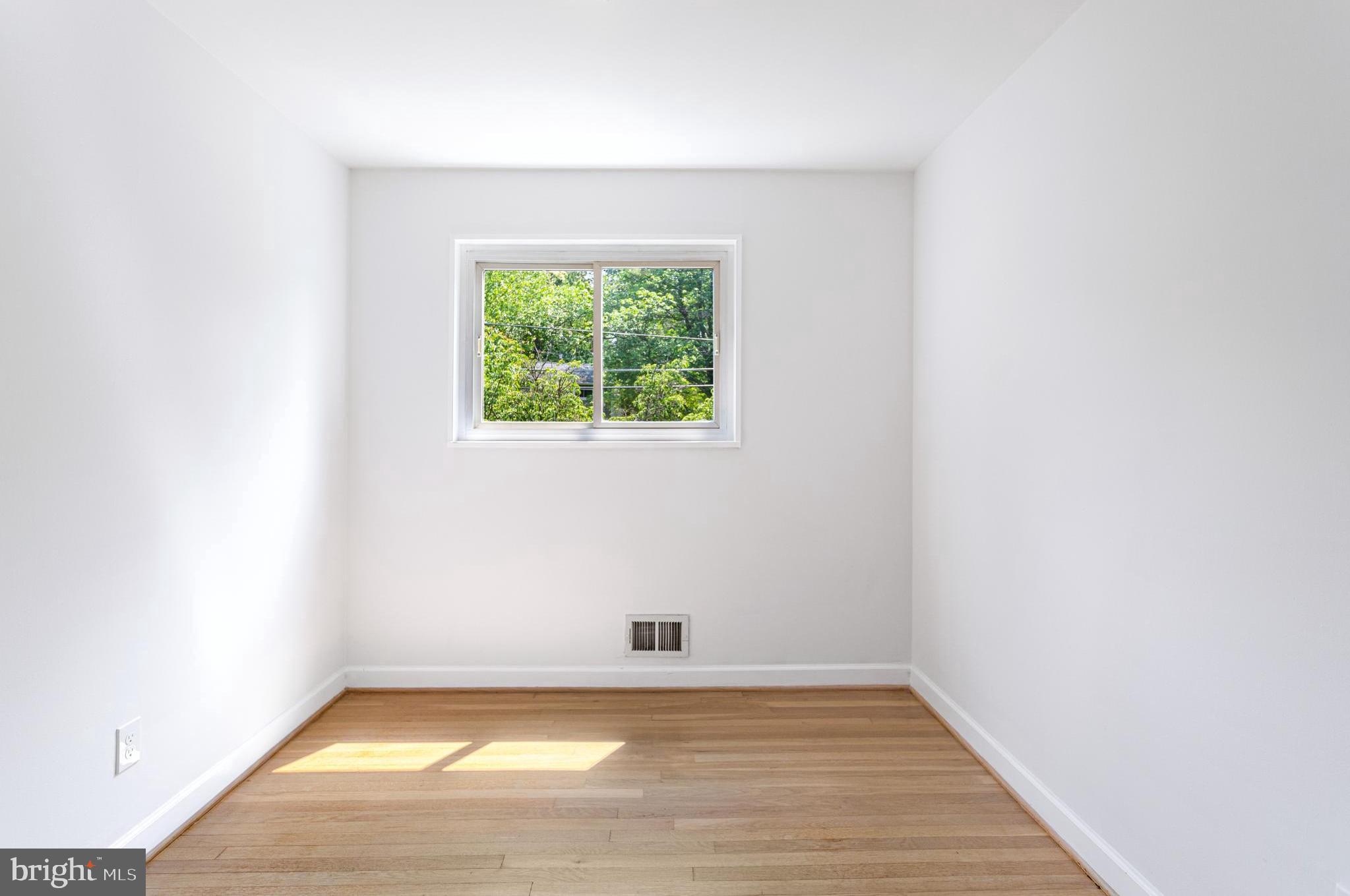 NEWPORT HILLS - Residential