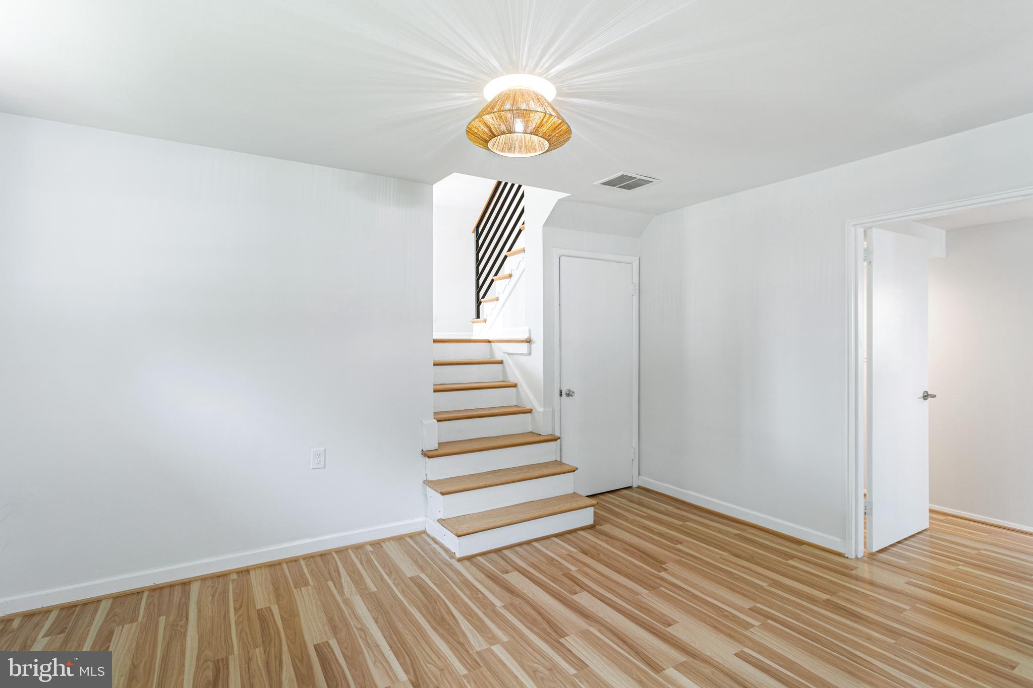 NEWPORT HILLS - Residential