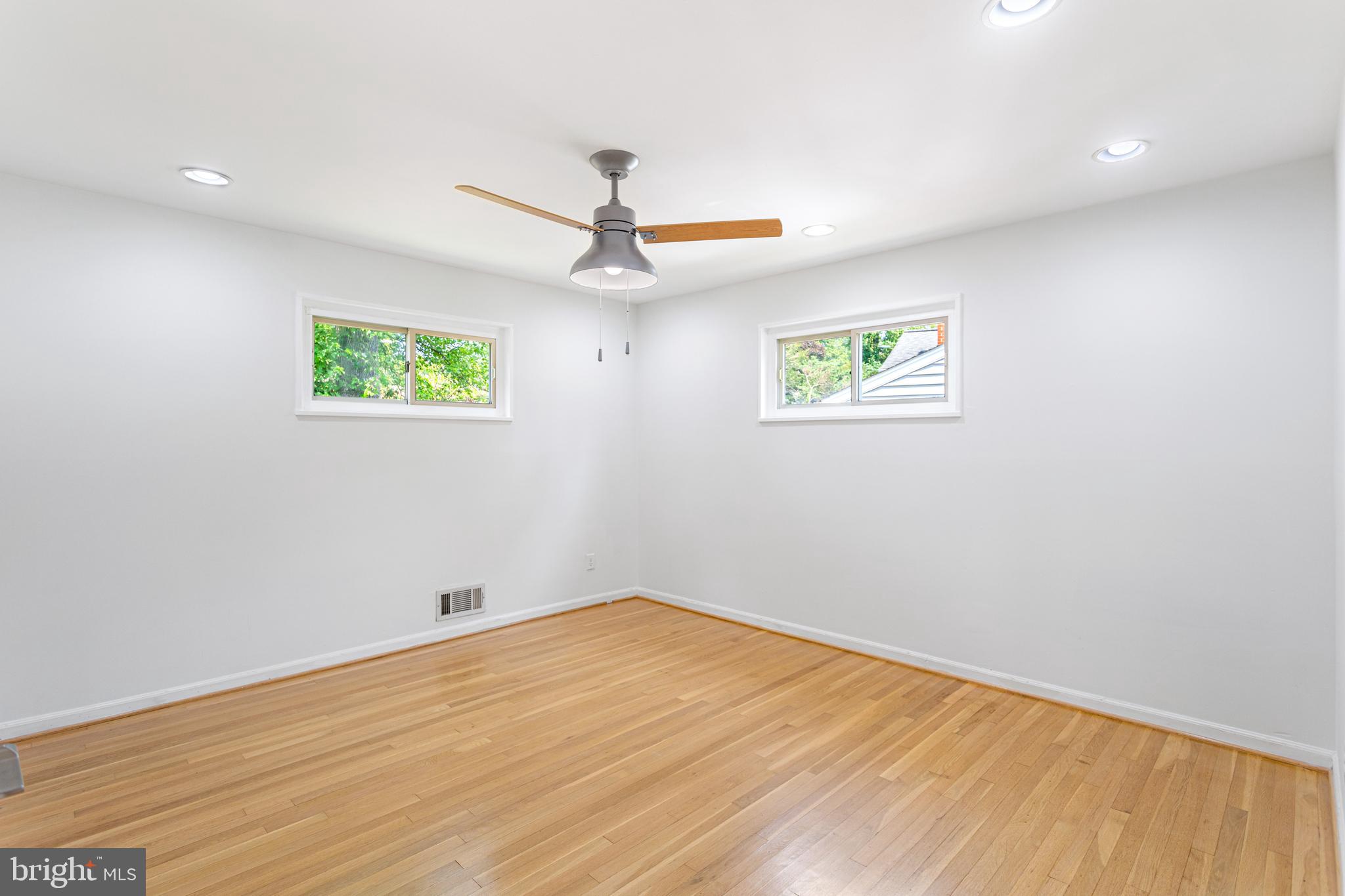 NEWPORT HILLS - Residential