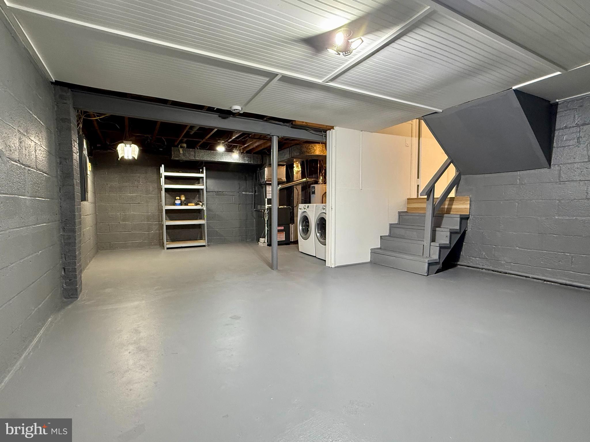 NEWPORT HILLS - Residential