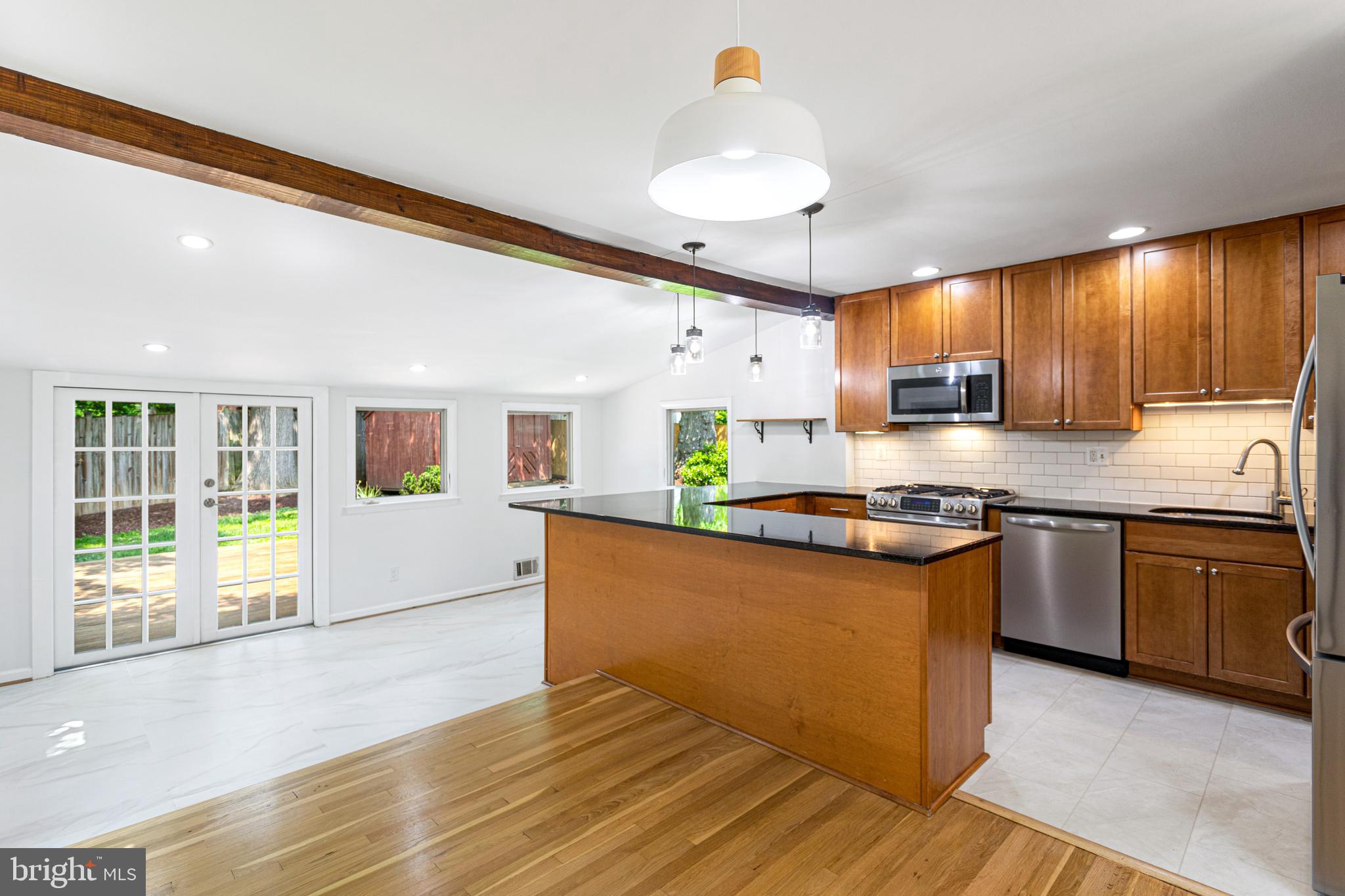 NEWPORT HILLS - Residential