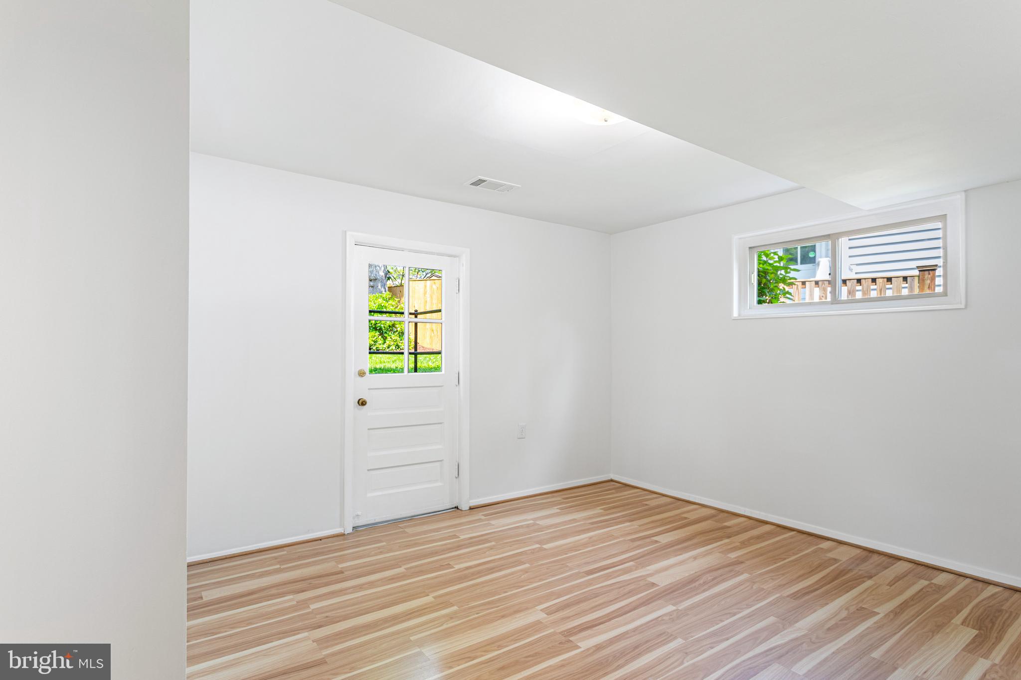 NEWPORT HILLS - Residential