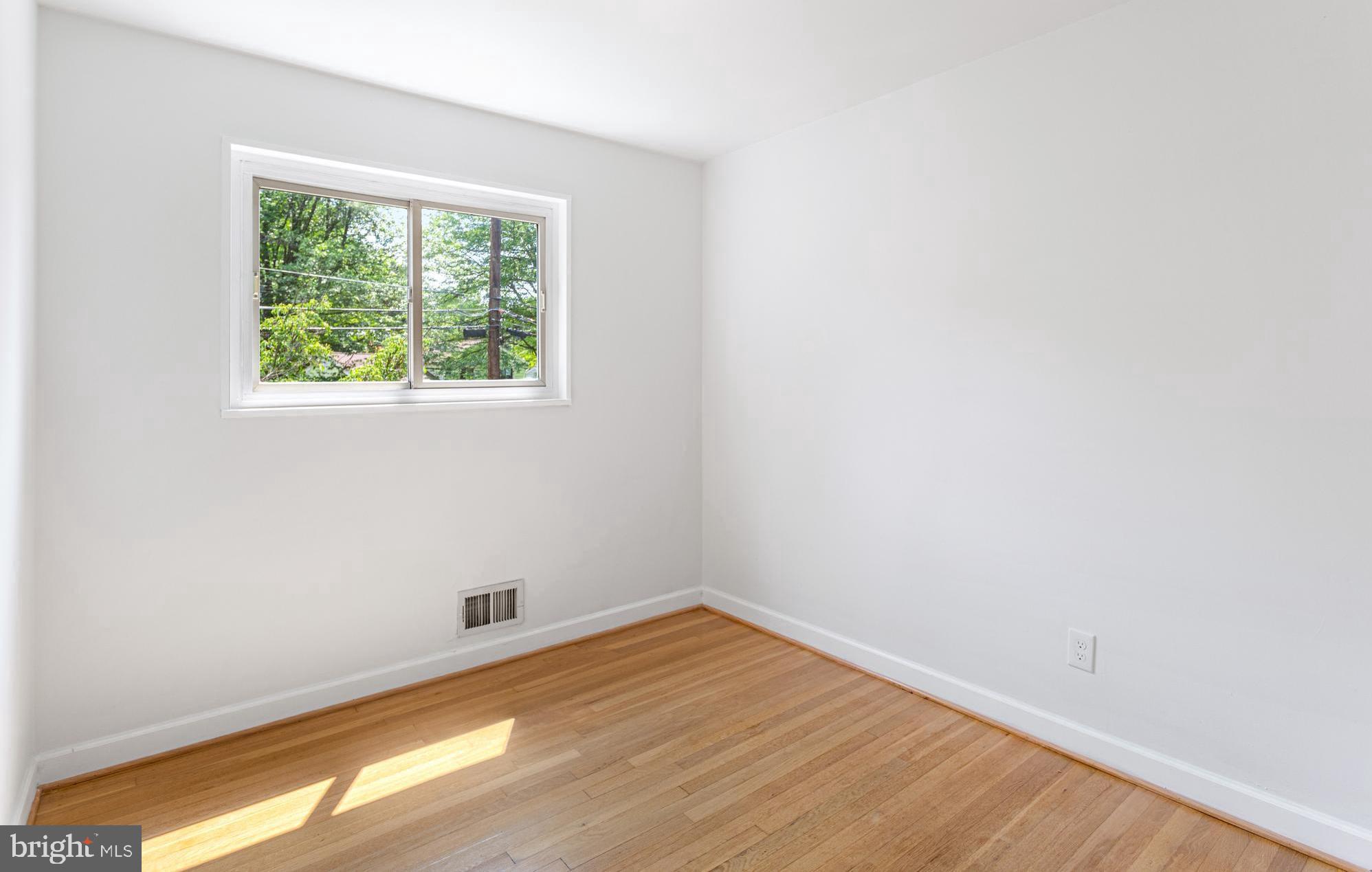 NEWPORT HILLS - Residential