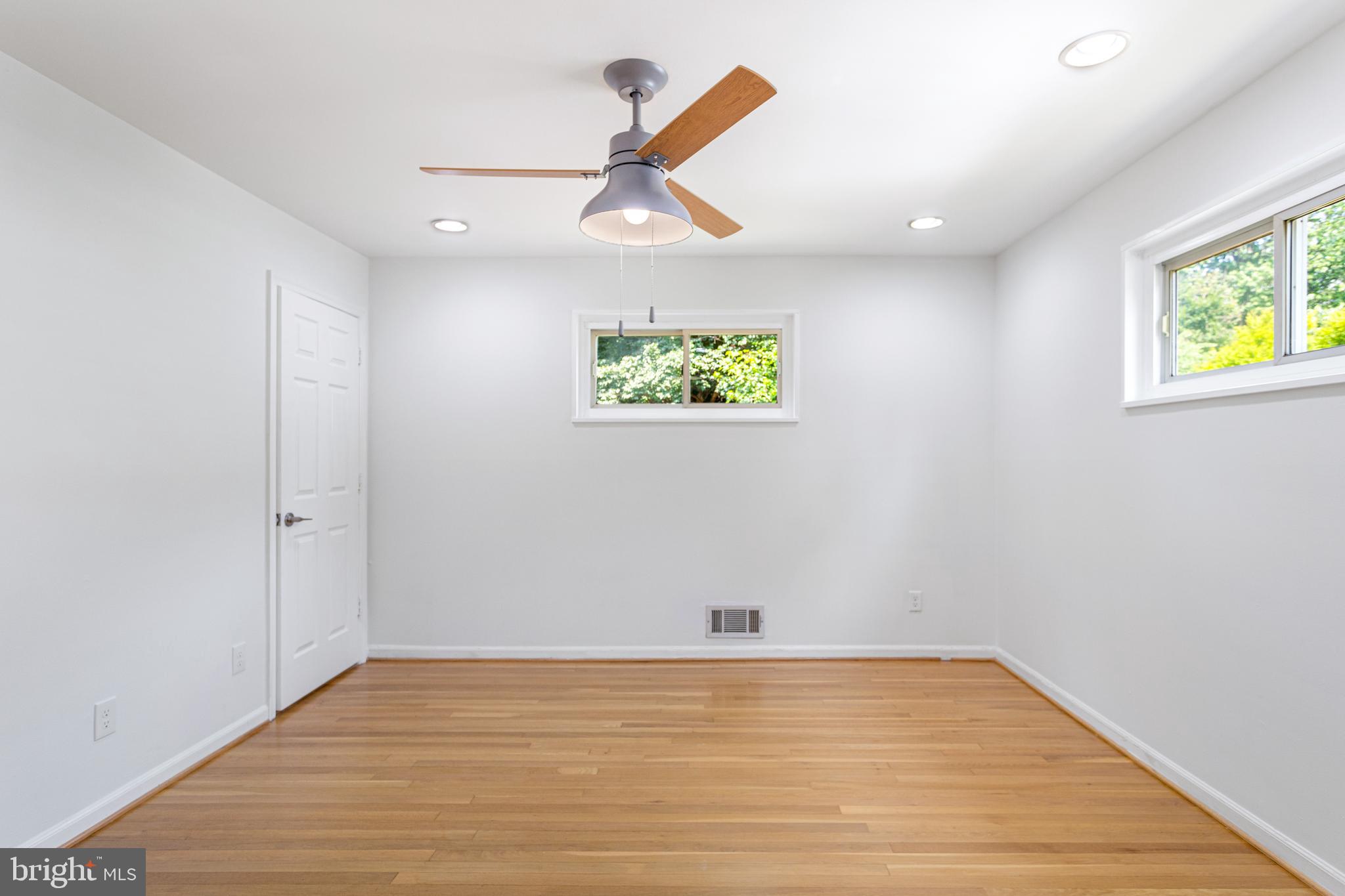 NEWPORT HILLS - Residential