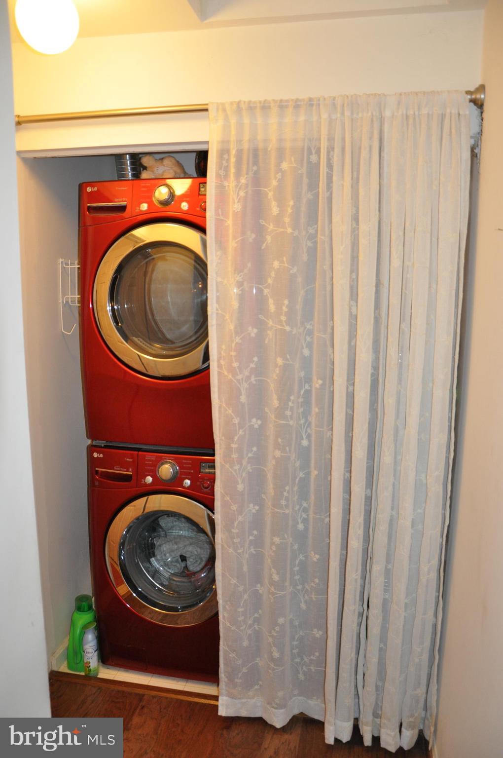 PONDS AT CENTREVILLE - Residential Lease